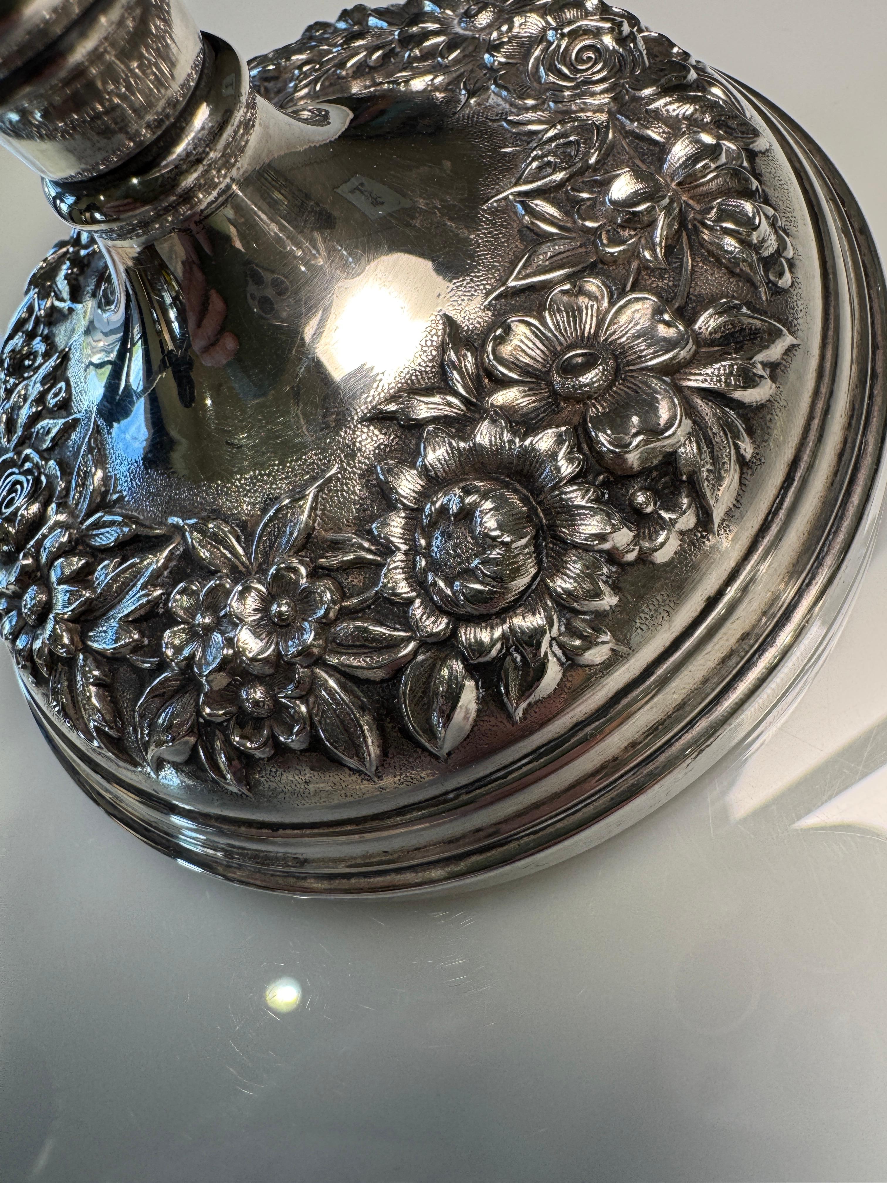 S. Kirk & Sons Coppia di candelabri a 3 luci A. Silver in vendita 1