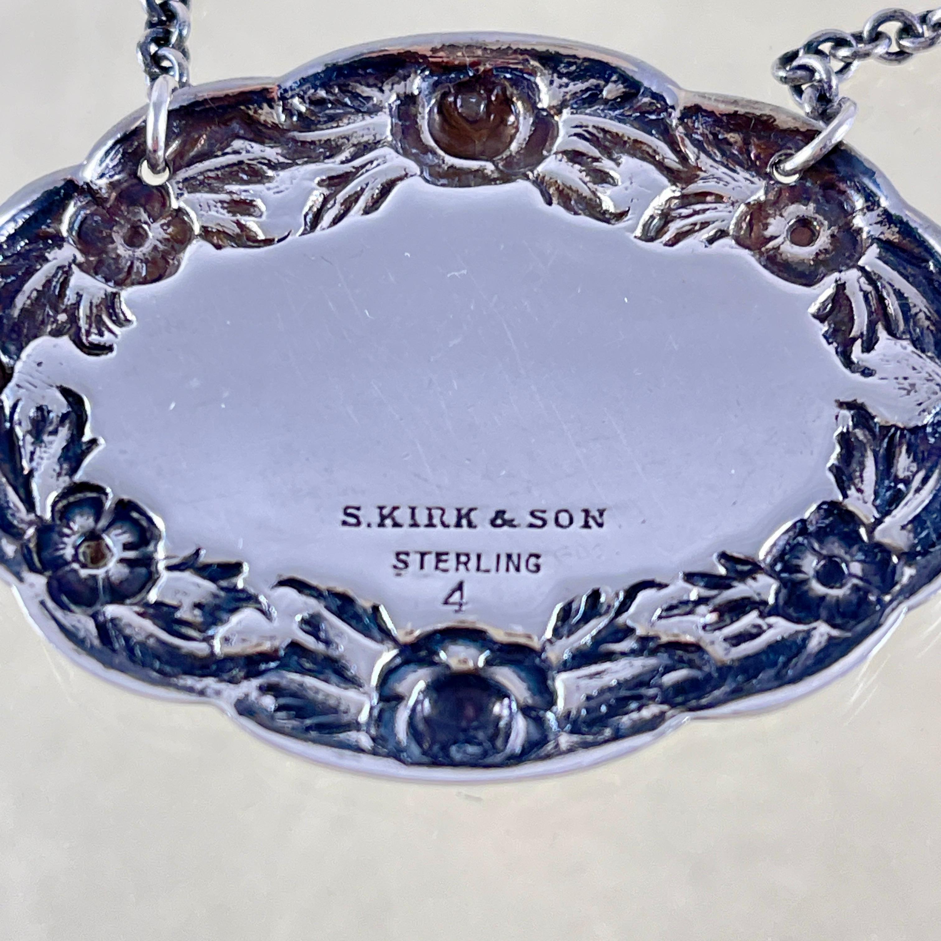 XIXe siècle S. Kirk & sons, étiquette de col en argent sterling, gravée Scotch - années 1860 en vente
