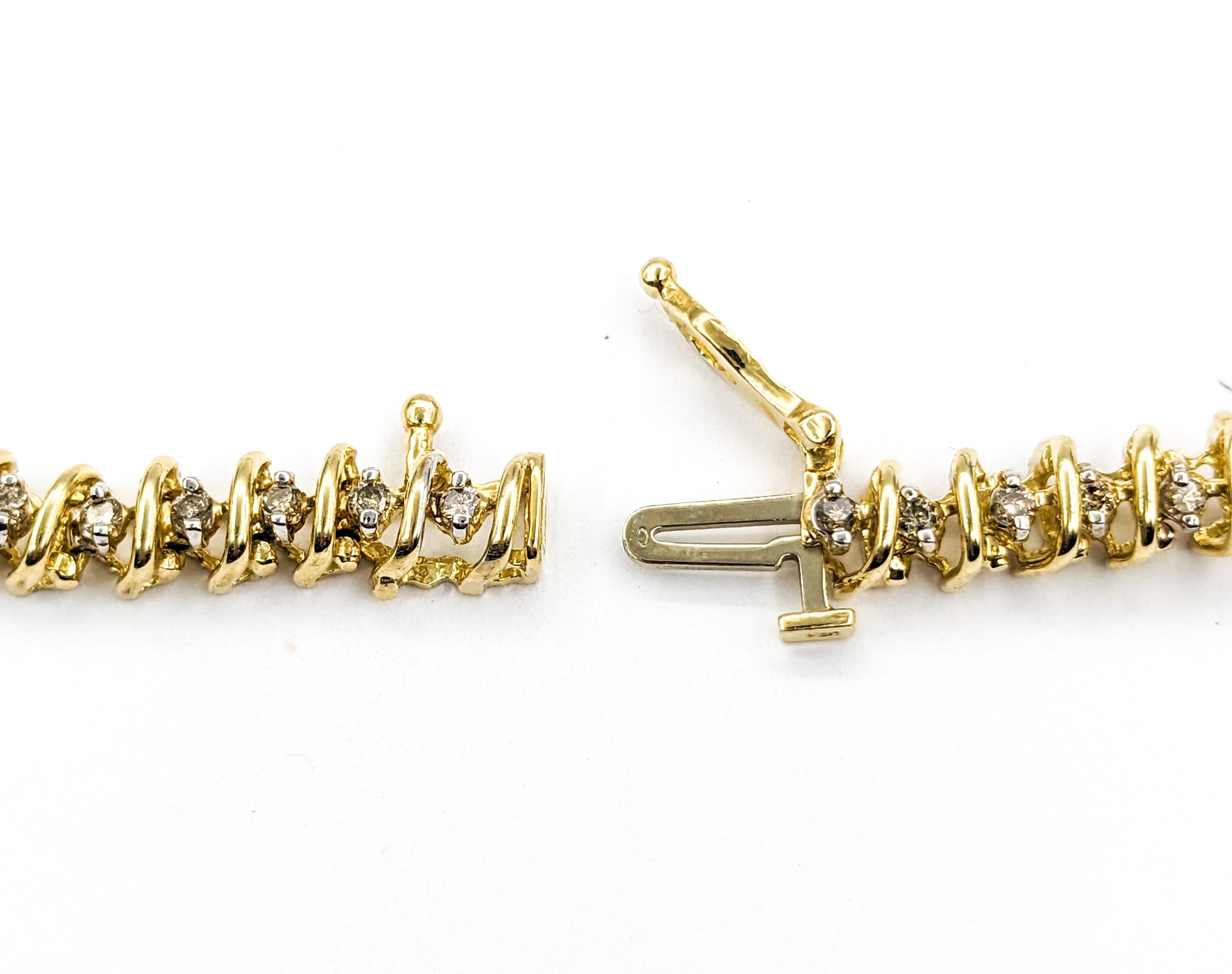 Collier gradué à maillons en or jaune avec diamants de 5,00 carats

Voici ce magnifique collier de mode en or jaune 10ky, orné de diamants. La chaîne est ornée de diamants de 5,00ctw dans un maillon en 