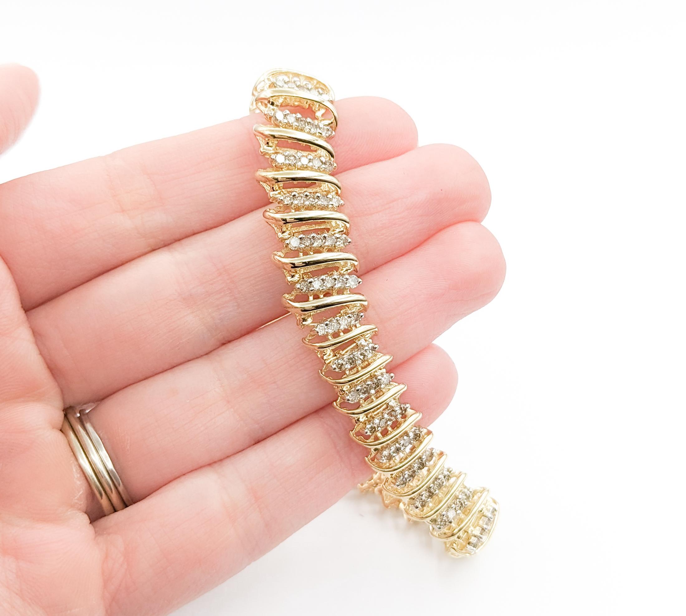 Taille ronde Collier gradué à maillons en or jaune avec diamants de 5,00 carats en vente