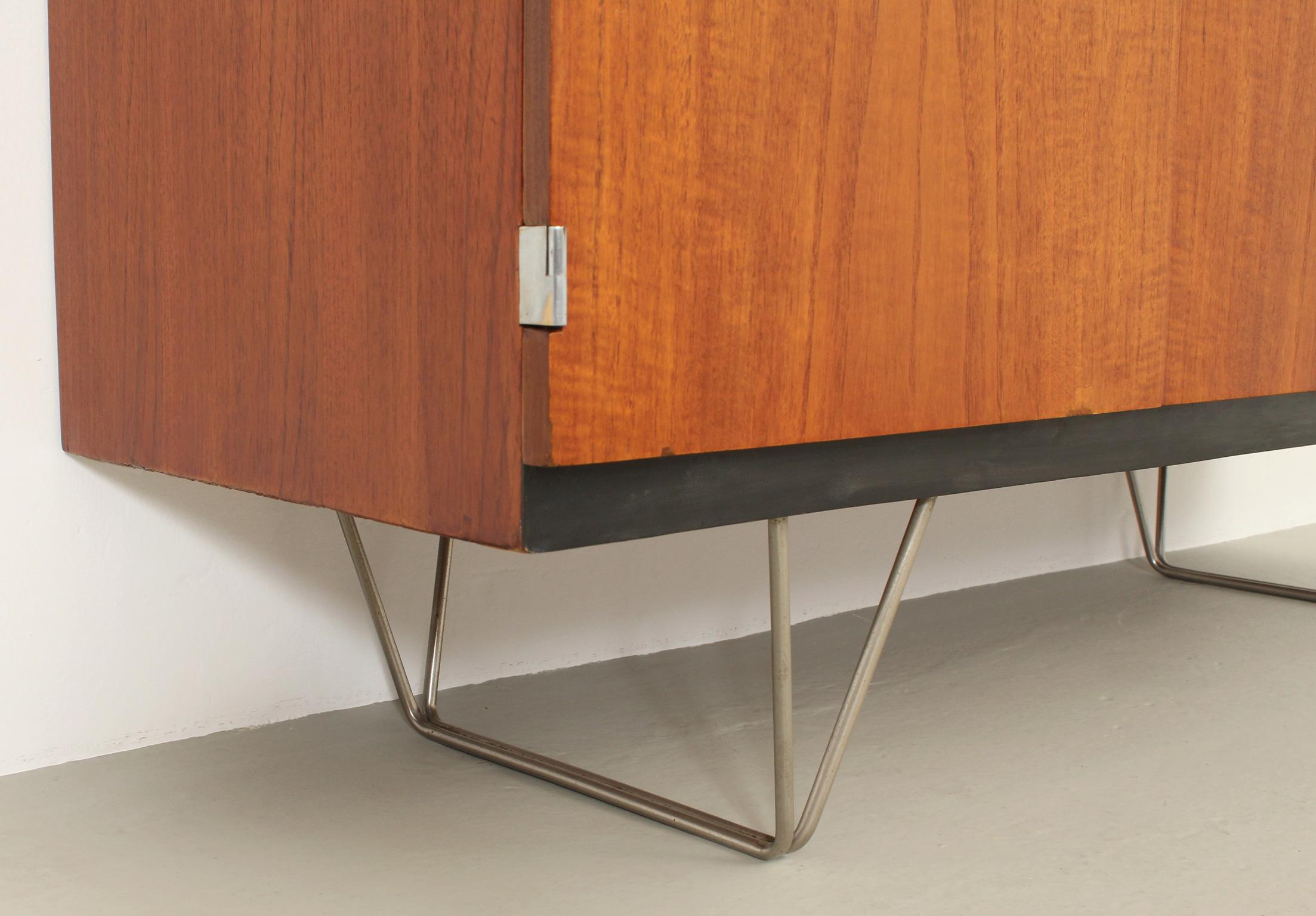 S Range Sideboard by John and Sylvia Reid for Stag Furniture, UK, 1959 In Good Condition For Sale In Barcelona, ES