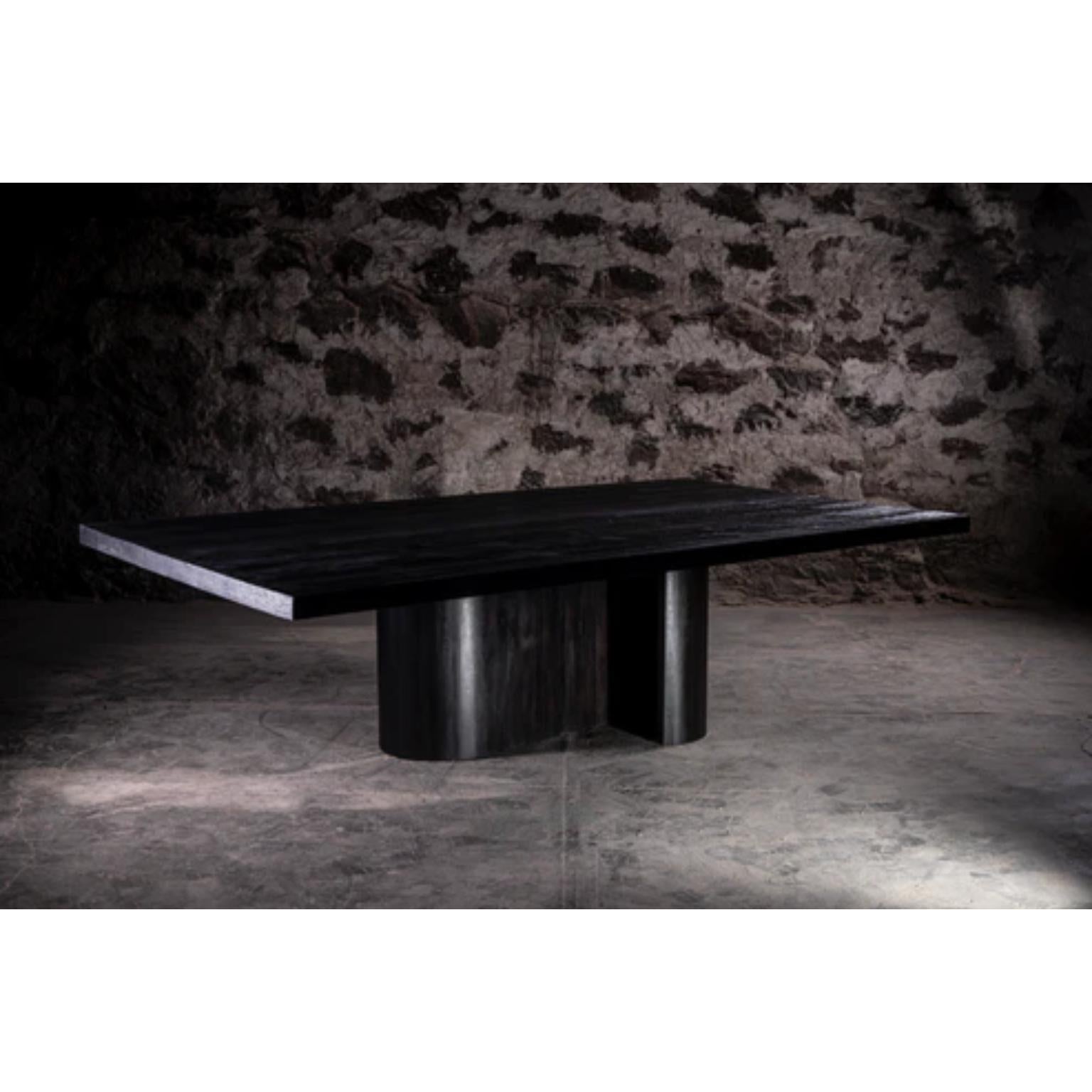 Table de salle à manger rectangulaire S en chêne massif foncé par No Age Studio
Dimensions : P 114,3 x L 215,9 x H 84 cm. 
Matériaux : Chêne.

No AGE Studio - Meubles artisanaux

Chaque pièce que nous créons est fabriquée sur commande, avec soin et