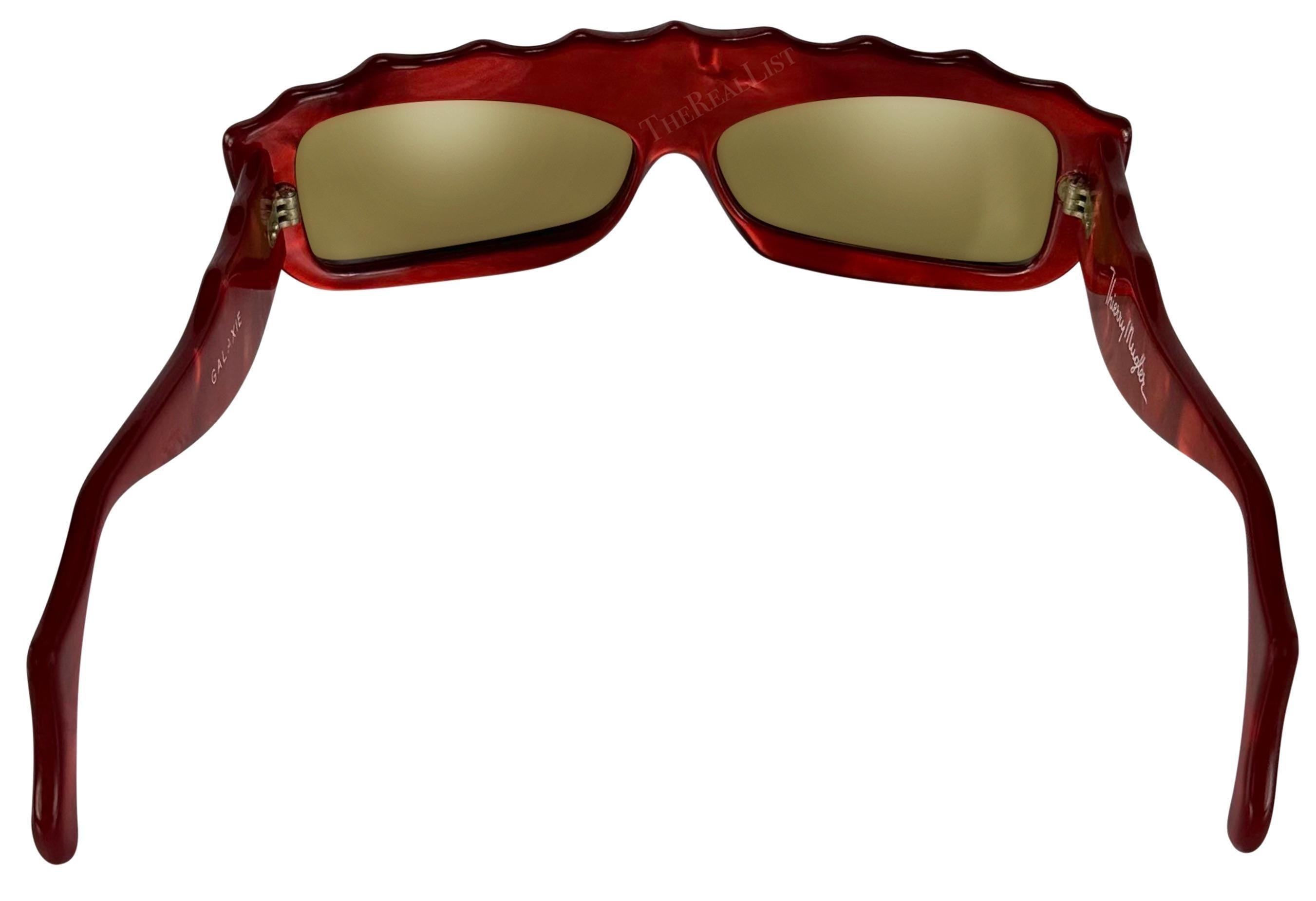 F/S 1979 Thierry Mugler Rote, opalisierende, rote, geformte, rechteckige Sonnenbrille im Angebot 5
