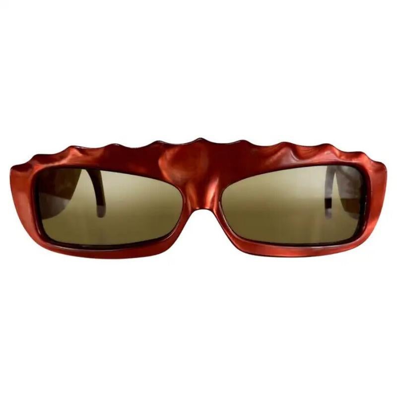 Occhiali da sole rettangolari scolpiti Thierry Mugler rosso opalescente P/E 1979