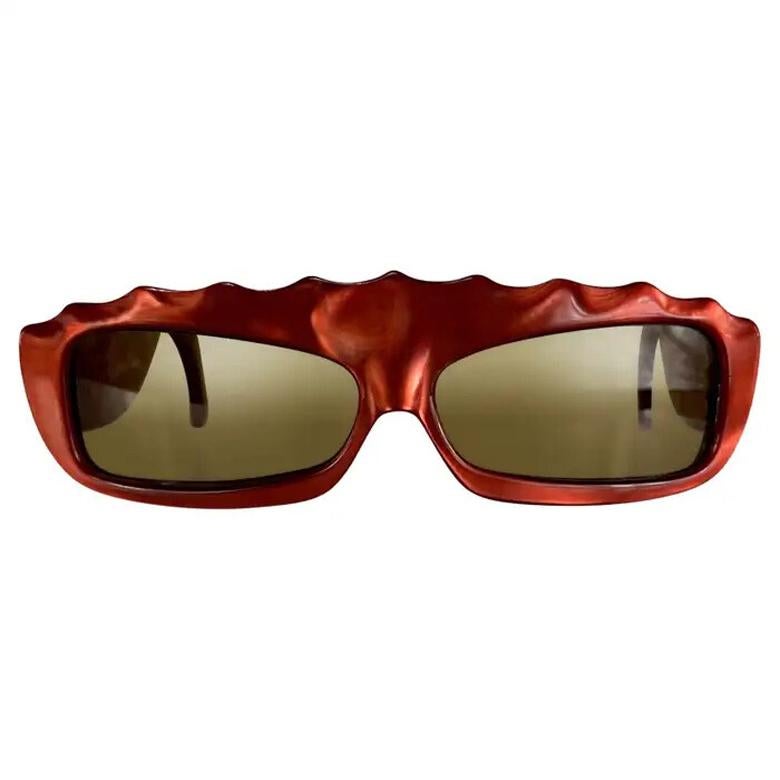 S/S 1979 Thierry Mugler Lunettes de soleil rectangulaires sculptées rouge opalescent en vente
