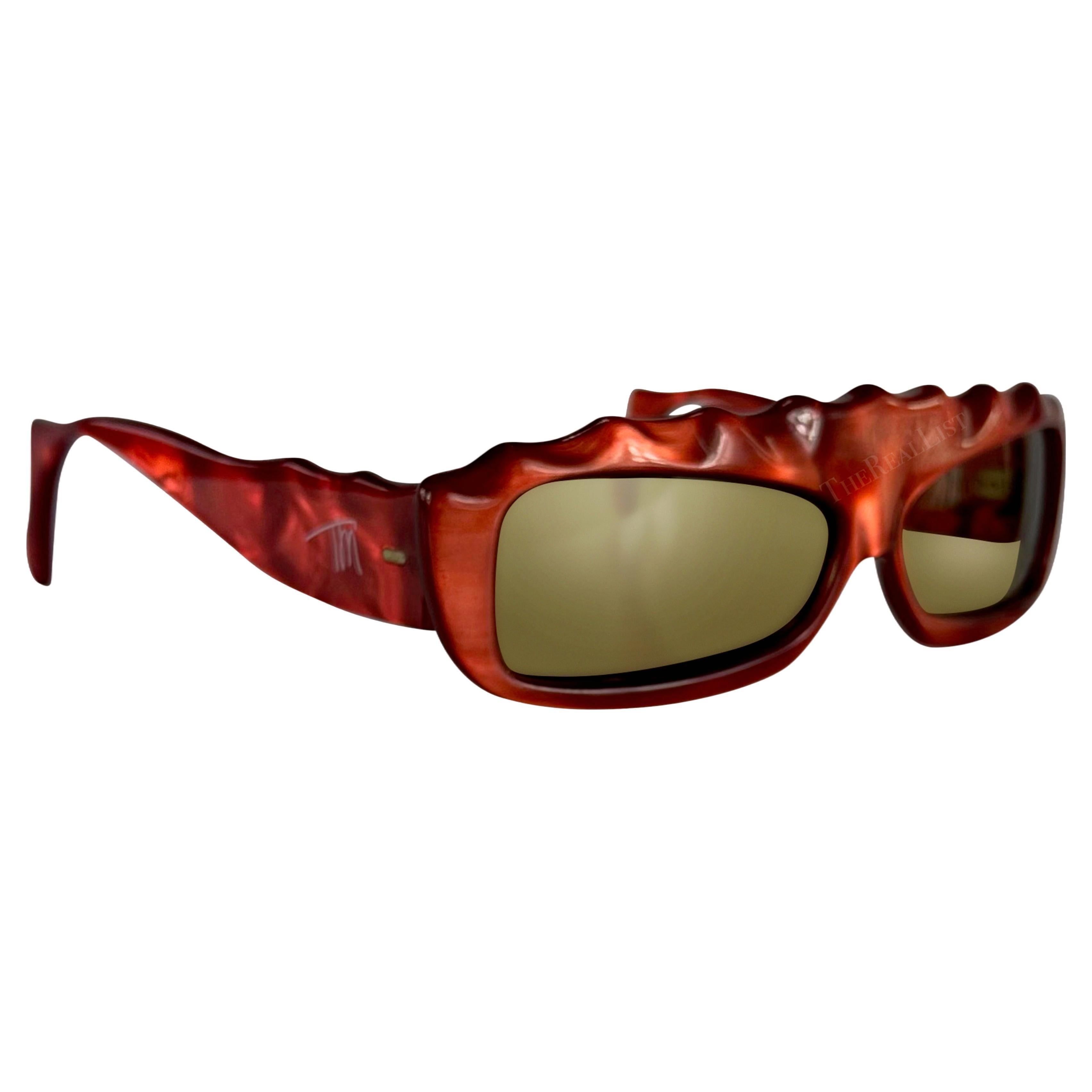 F/S 1979 Thierry Mugler Rote, opalisierende, rote, geformte, rechteckige Sonnenbrille im Angebot 1
