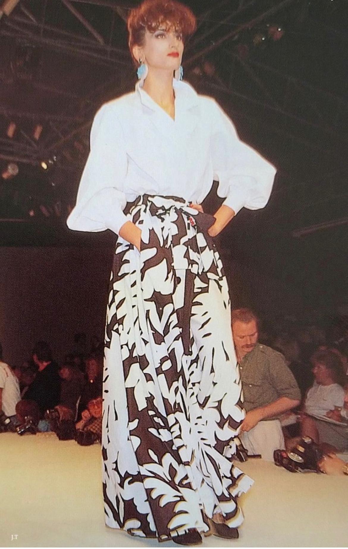 Presenting a black and white leaf print Saint Laurent Rive Gauche duster, designed by Yves Saint Laurent. From the Spring/Summer 1985 collection, this fabulous bold print debuted on the season's runway and was also used in the season's ad campaign.