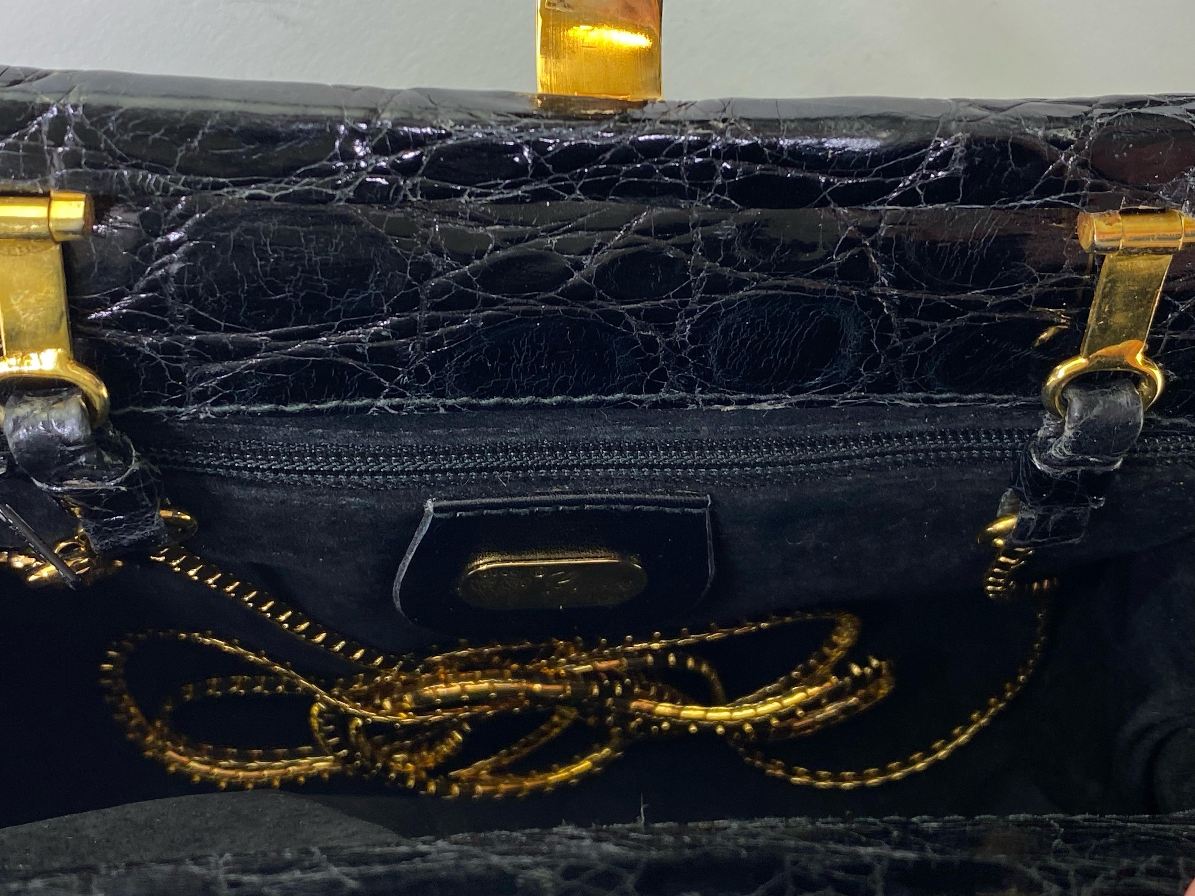 S/S 1987 Gucci Black Alligator Documented Chain Crossbody Clutch In Excellent Condition For Sale In West Hollywood, CA