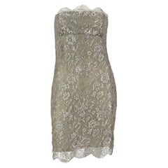Abito da cocktail in pizzo floreale metallizzato argento della sfilata di Calvin Klein per la stagione P/E 1988
