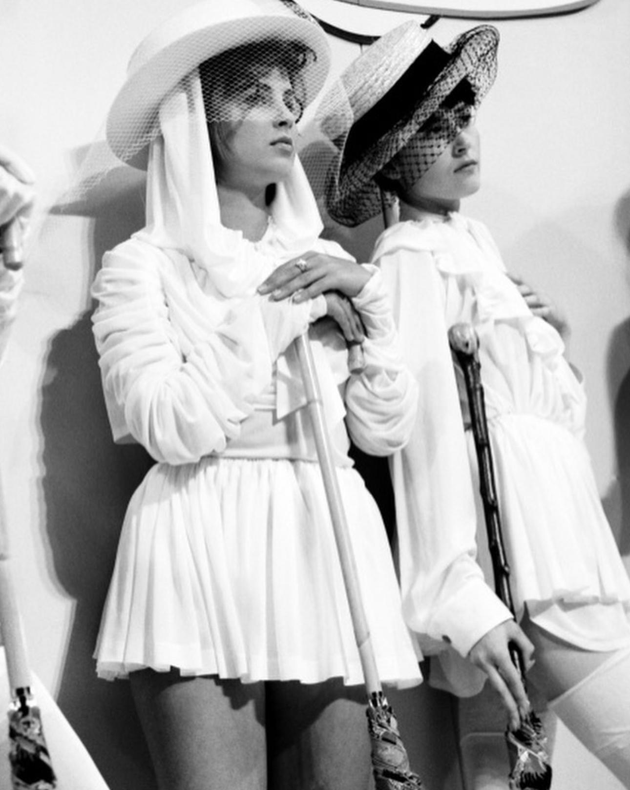 F/S 1988 Vivienne Westwood Weißer Minirock mit abnehmbarer Büste 3