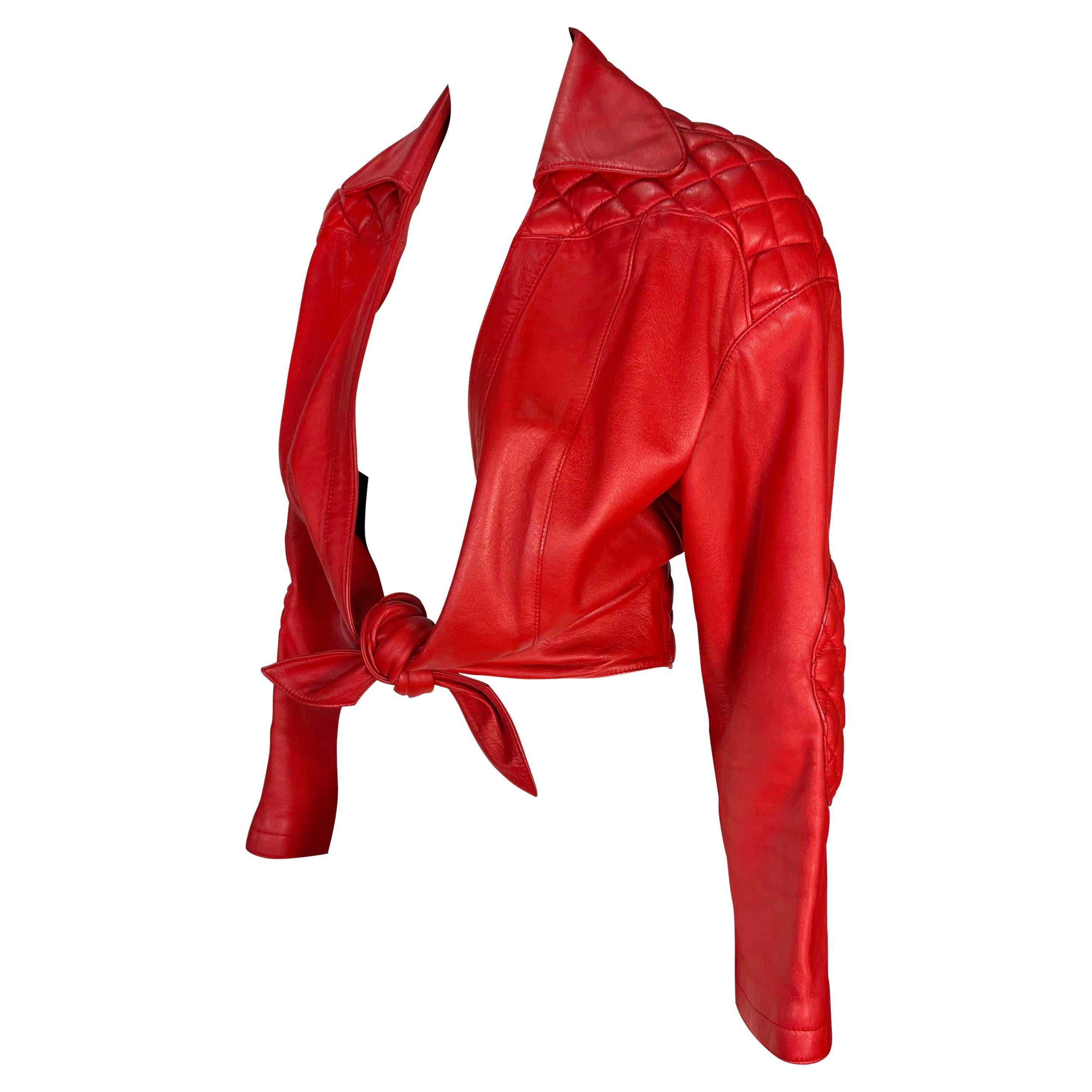 Rouge Veste boléro courte Thierry Mugler Runway en cuir matelassé rouge matelassé, P/E 1990 en vente