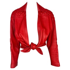 F/S 1990 Thierry Mugler Laufsteg Gesteppte rote gesteppte Bolerojacke aus Leder in Kurzform aus Leder