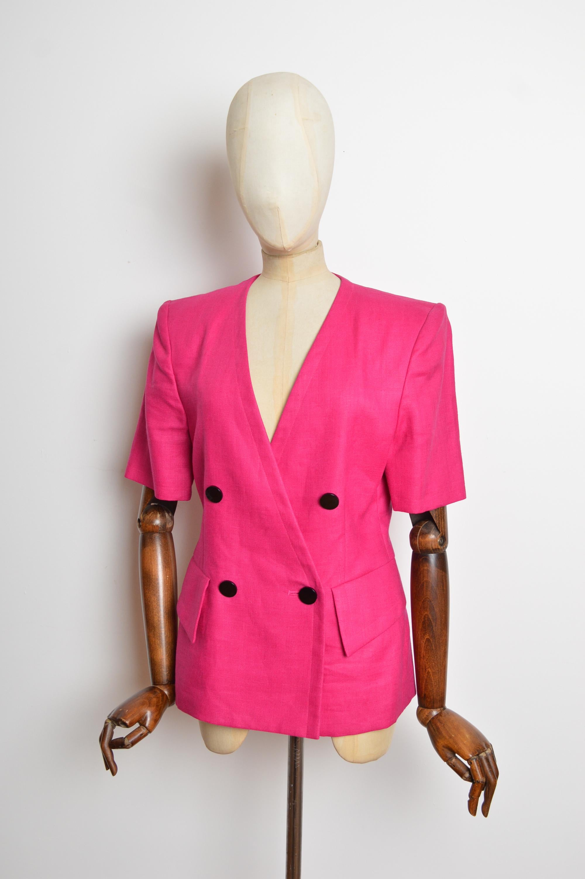 Abito con giacca e gonna a maniche corte rosa caldo e fucsia di Yves Saint Laurent della P/E 1990 in vendita 8