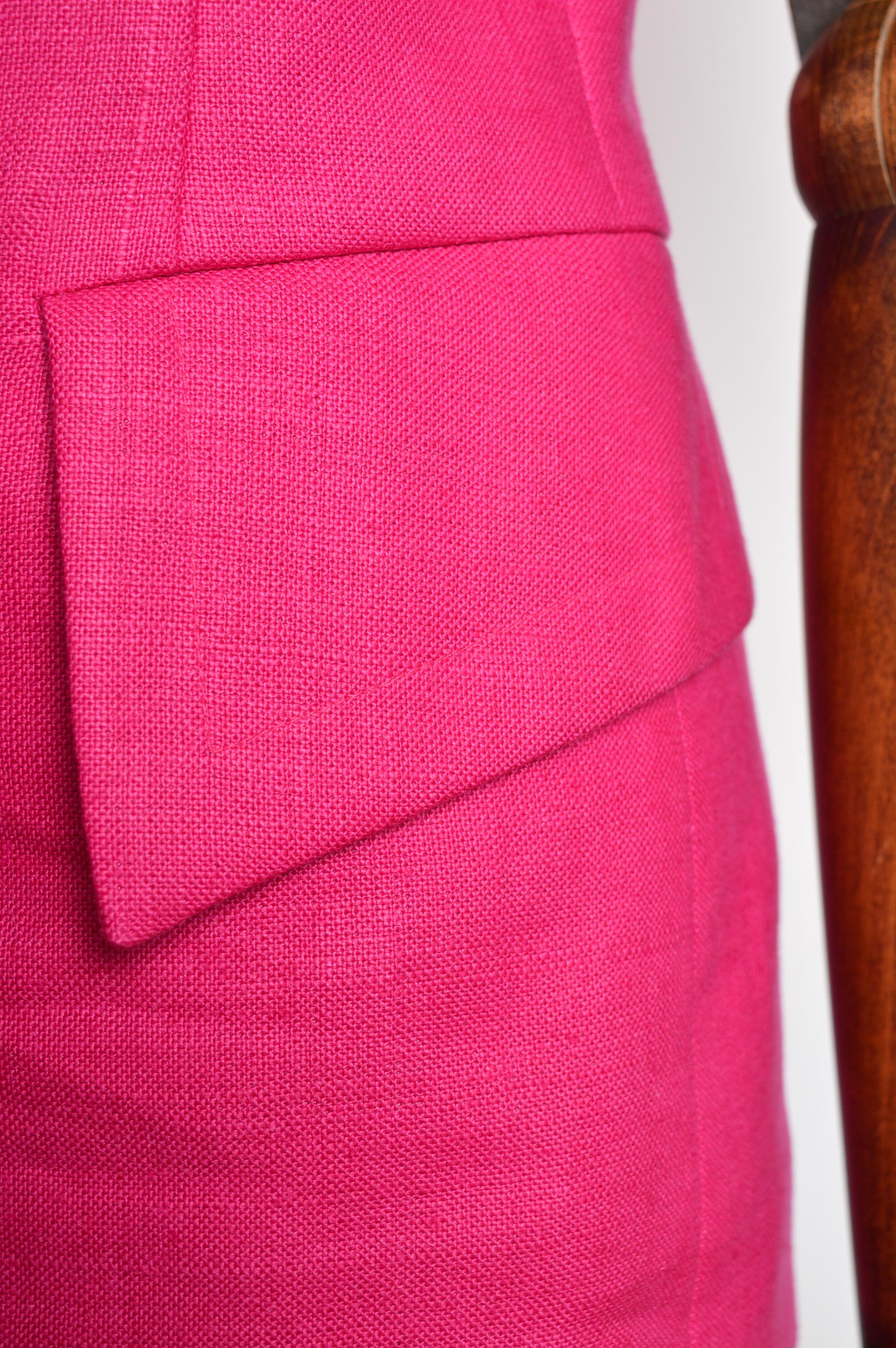 Donna Abito con giacca e gonna a maniche corte rosa caldo e fucsia di Yves Saint Laurent della P/E 1990 in vendita