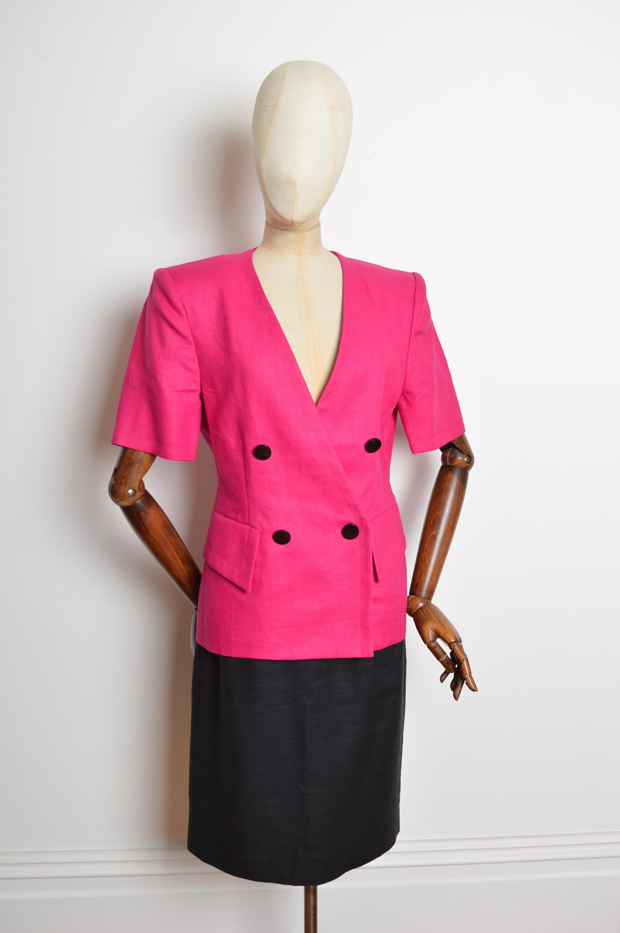 Abito con giacca e gonna a maniche corte rosa caldo e fucsia di Yves Saint Laurent della P/E 1990 in vendita 1