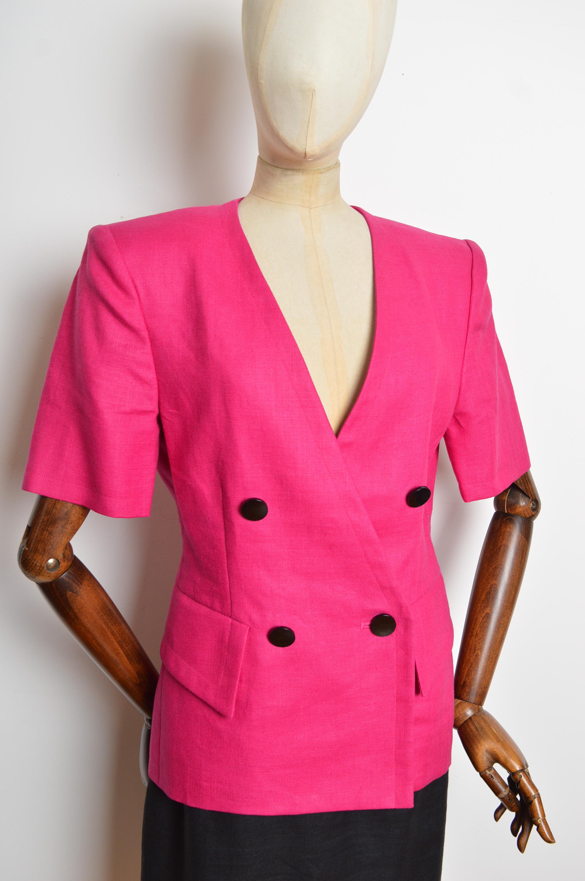 Abito con giacca e gonna a maniche corte rosa caldo e fucsia di Yves Saint Laurent della P/E 1990 in vendita 2