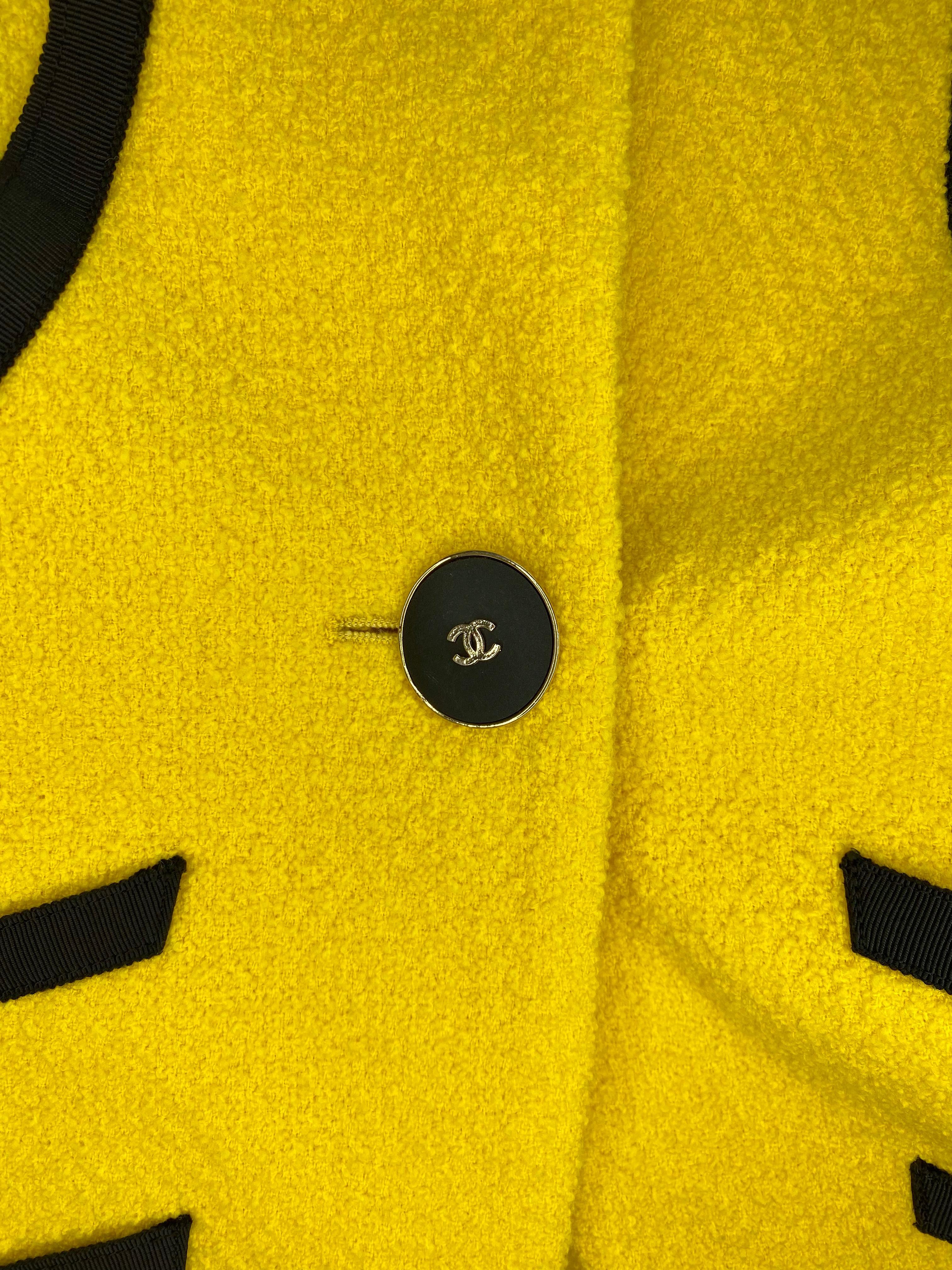 Tailleur jupe jaune canari documenté Chanel by Karl Lagerfeld, P/E 1991 en vente 3