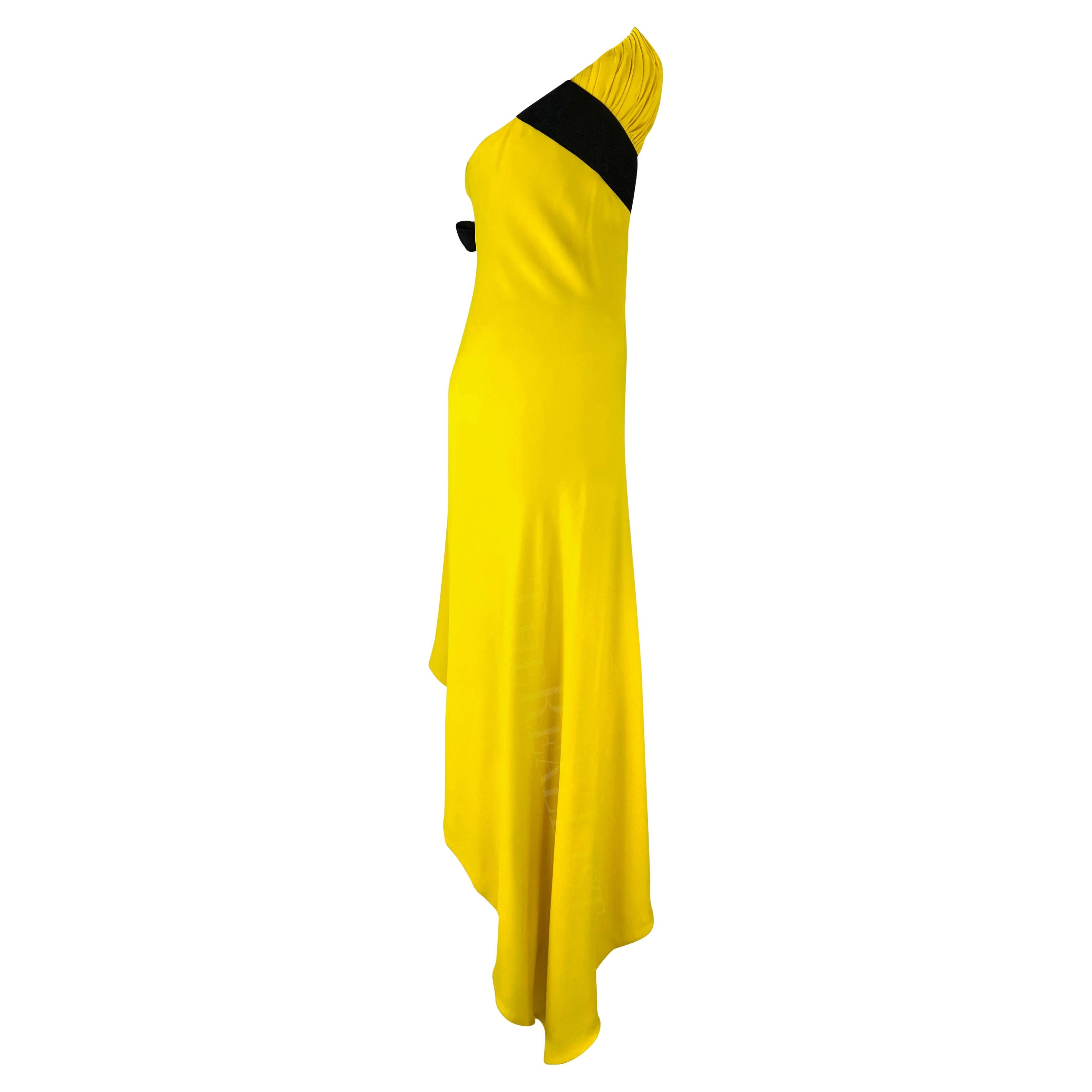 Robe asymétrique jaune sans bretelles Chanel par Karl Lagerfeld défilé P/E 1991 en vente 6