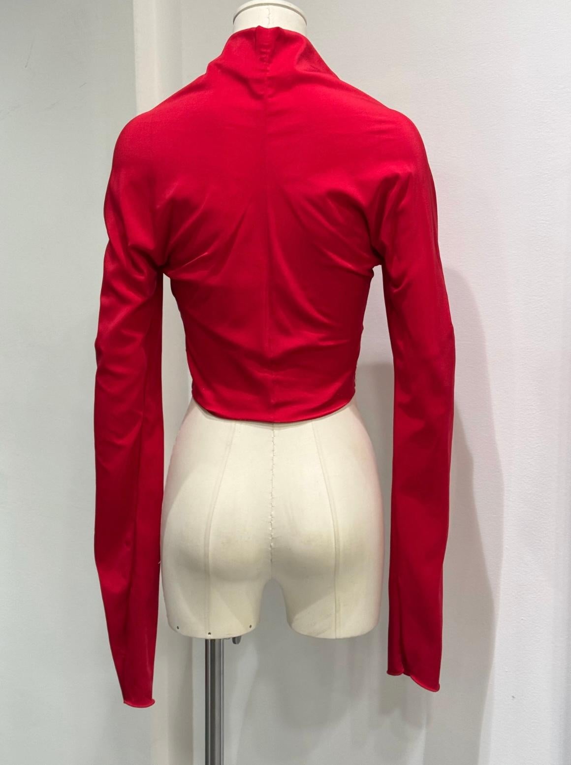 S/S 1991 Dolce & Gabbana pin-up corseted crop top with elongated sleeves

This rare Spring/Summer 1991 Dolce & Gabbana crop top embodies the brand’s signature pin-up aesthetic with a bold and structured design. Featuring a corset-inspired bodice,