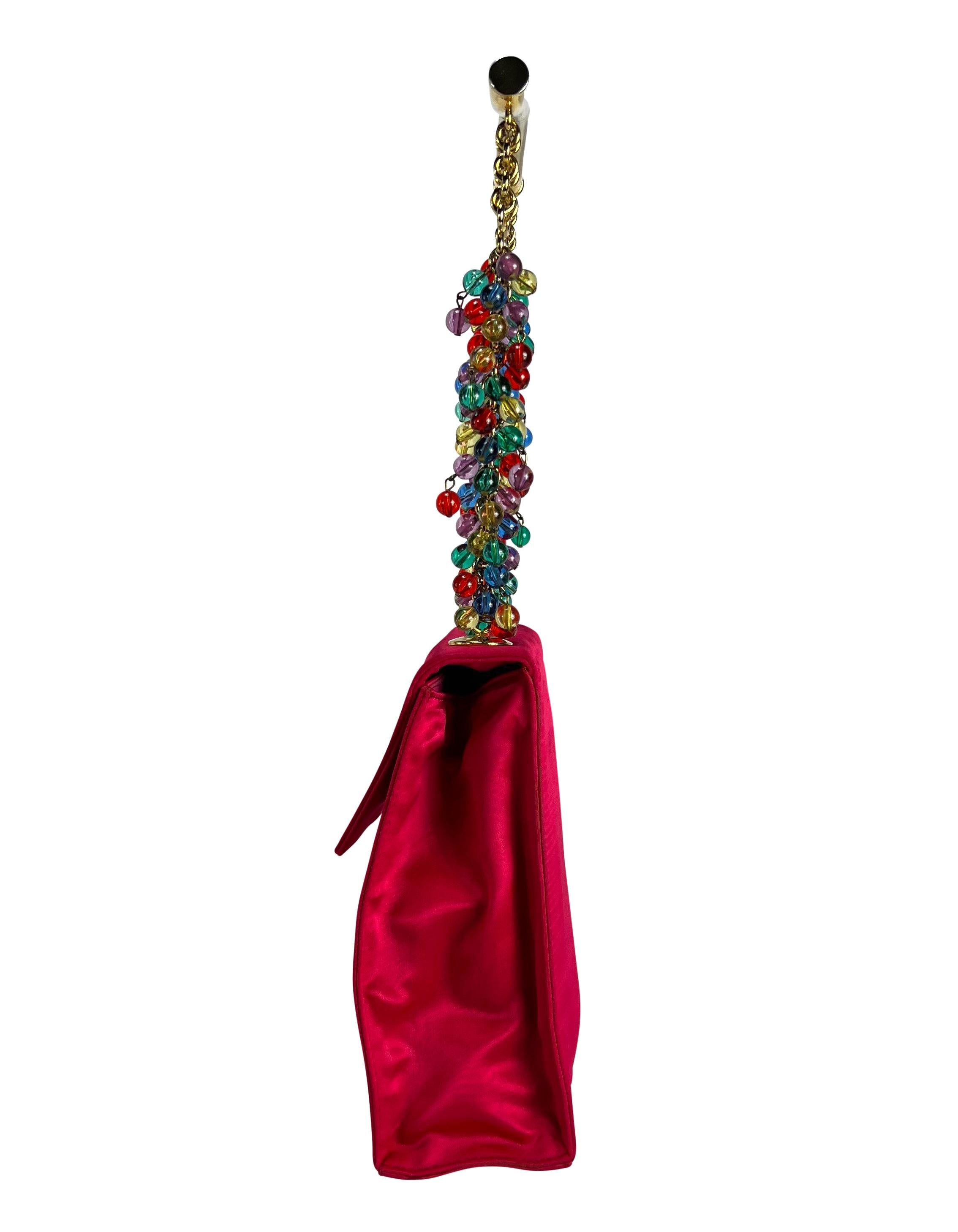 S/S 1991 Gianni Versace Sac à poignée en satin rose vif orné de perles  Pour femmes en vente