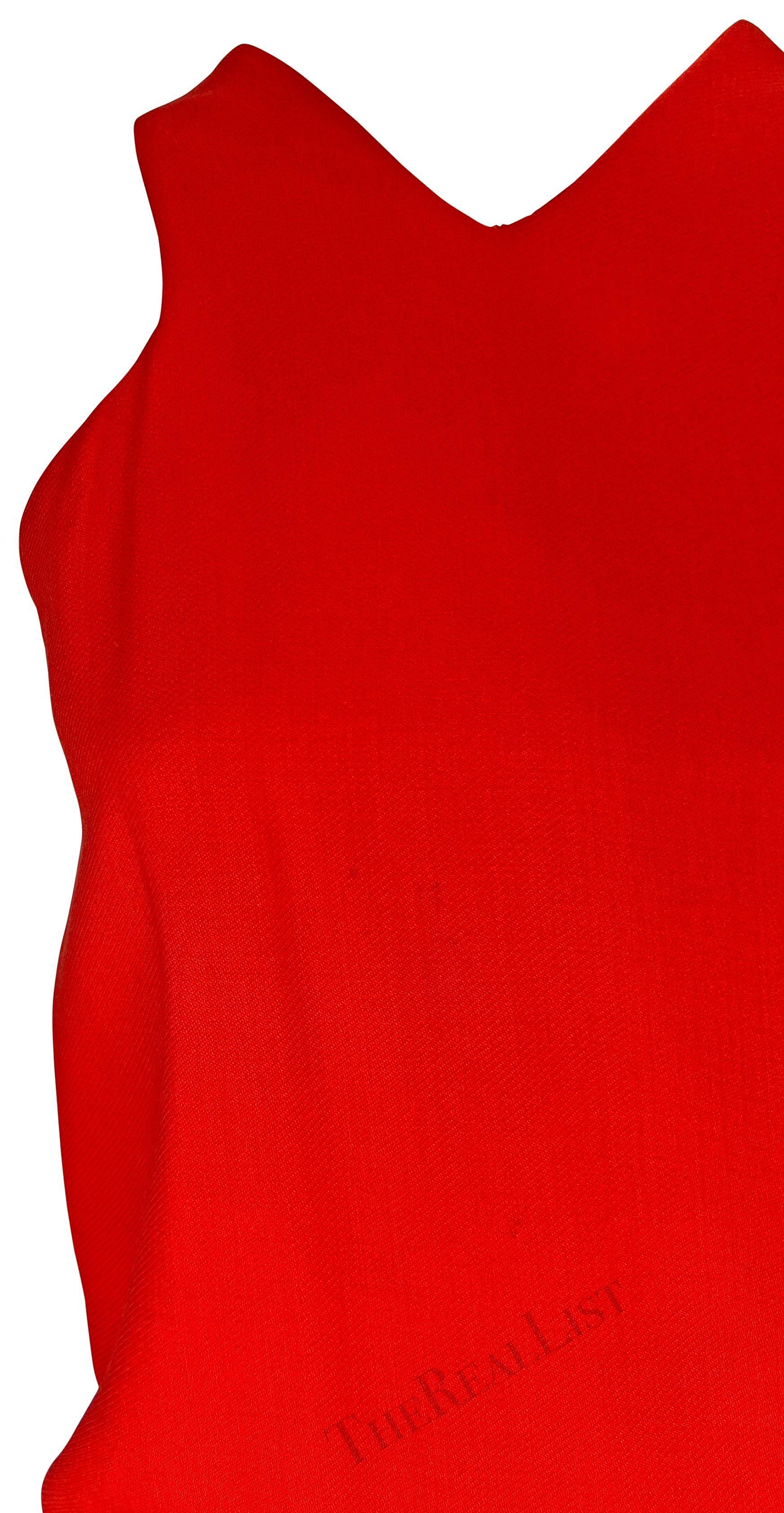 F/S 1991 Gianni Versace Laufsteg Ad Rotes ärmelloses Mini-Shiftkleid mit Tasche im Angebot 3