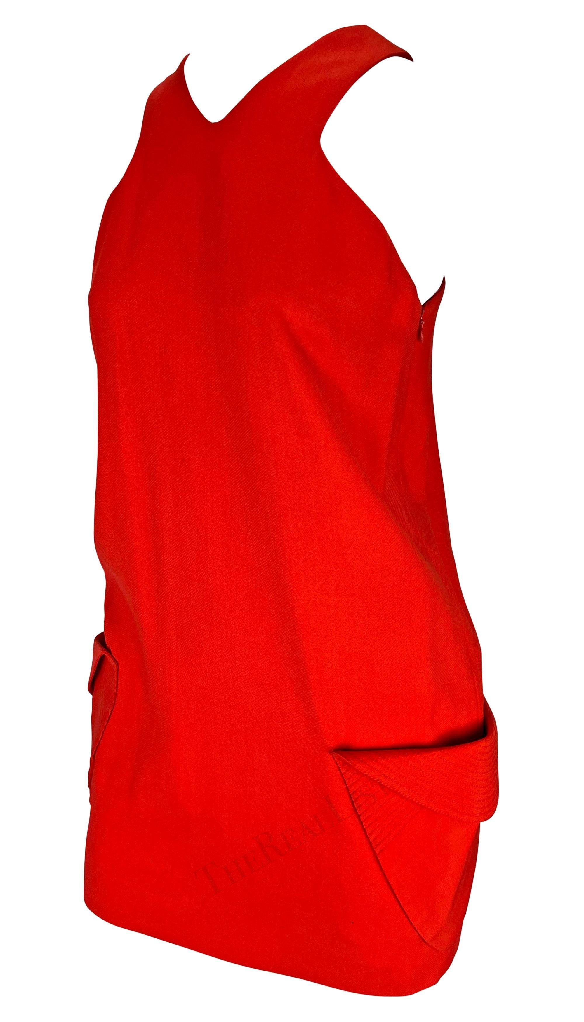 F/S 1991 Gianni Versace Laufsteg Ad Rotes ärmelloses Mini-Shiftkleid mit Tasche im Angebot 4