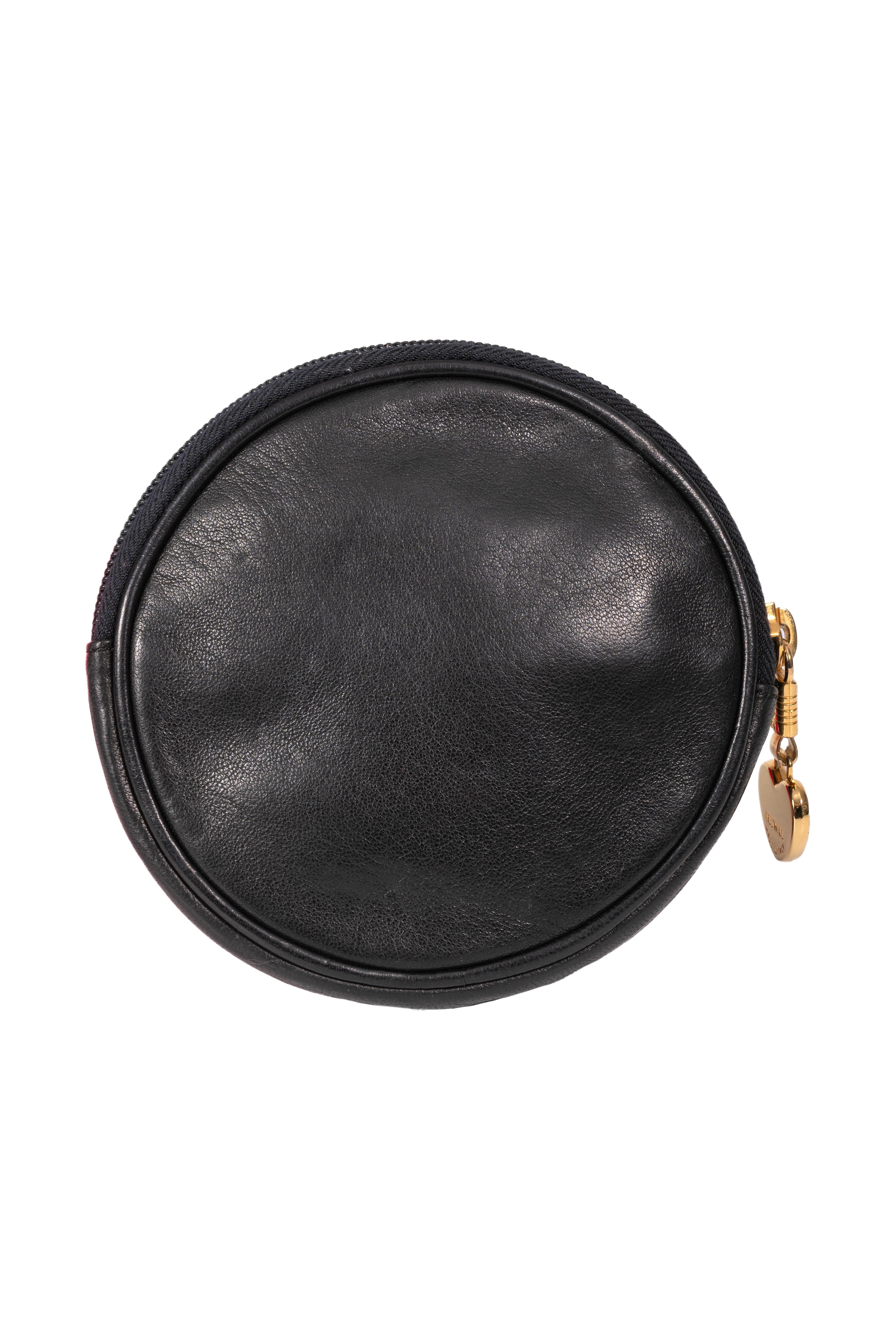 S/S 1991 MOSCHINO Redwall Documented Black Round Flower Appliquéd Leather Purse In Excellent Condition For Sale In Munich, DE