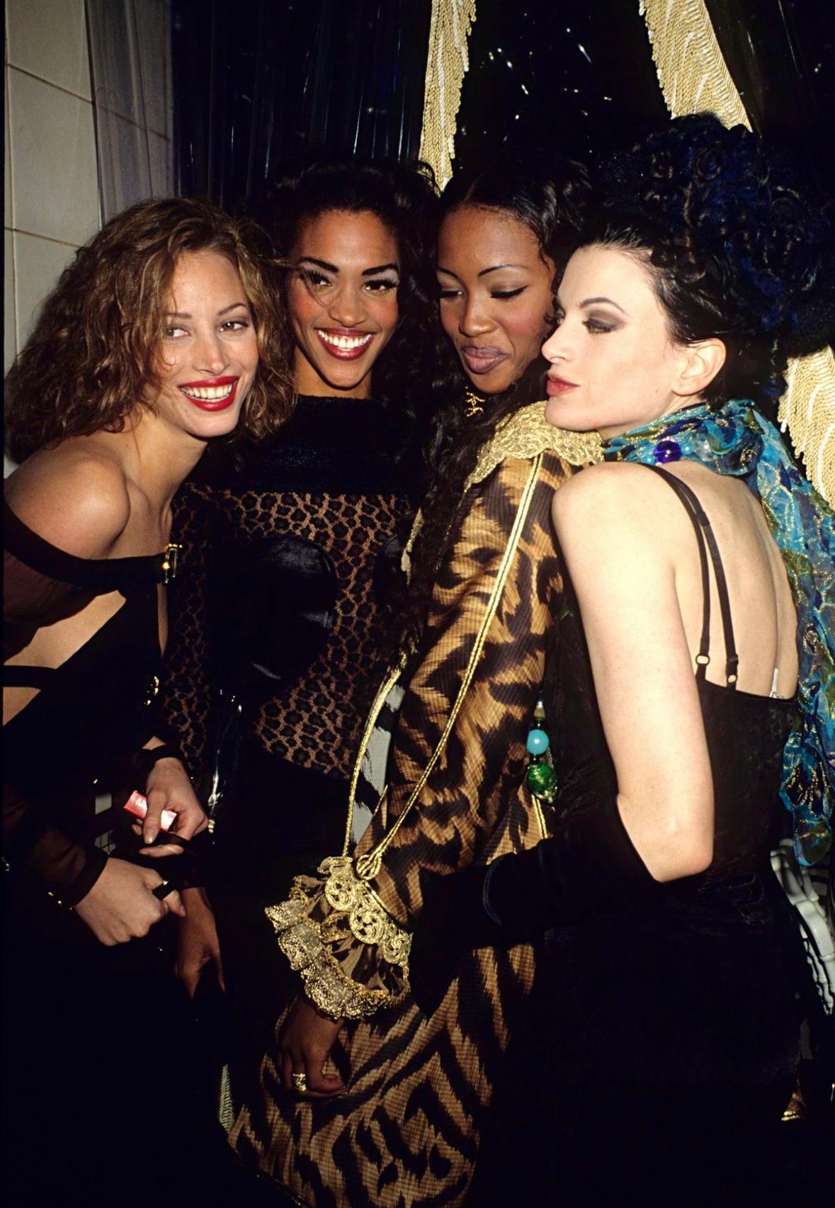 F/S 1992 Atelier Versace Haute Couture Laufsteg Leopard Seide Gold Spitze Mantelkleid im Zustand „Hervorragend“ im Angebot in West Hollywood, CA