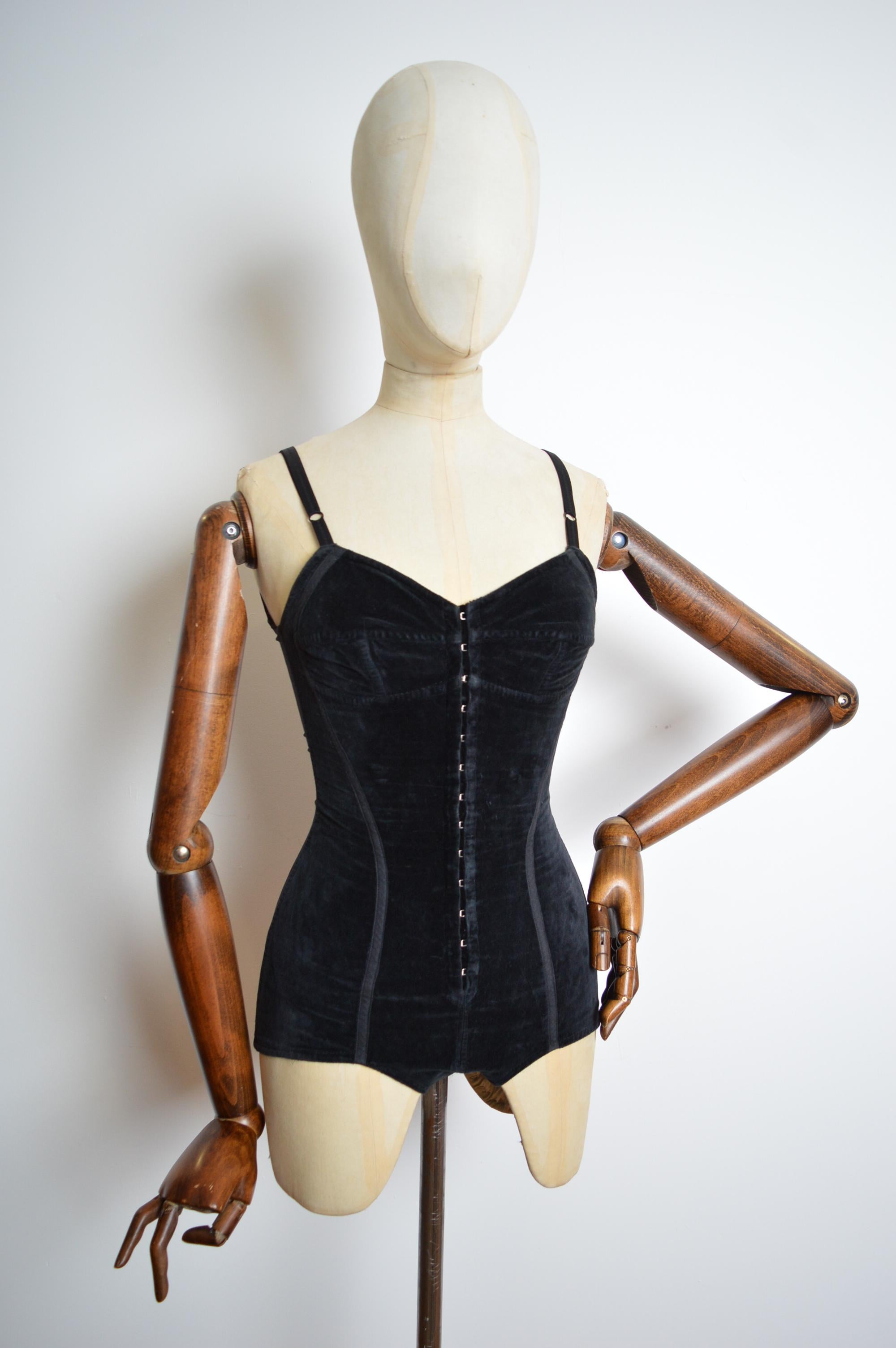 S/S 1992 Dolce & Gabbana Black Velvet Lingerie Runway Corset Bodysuit For Sale 6