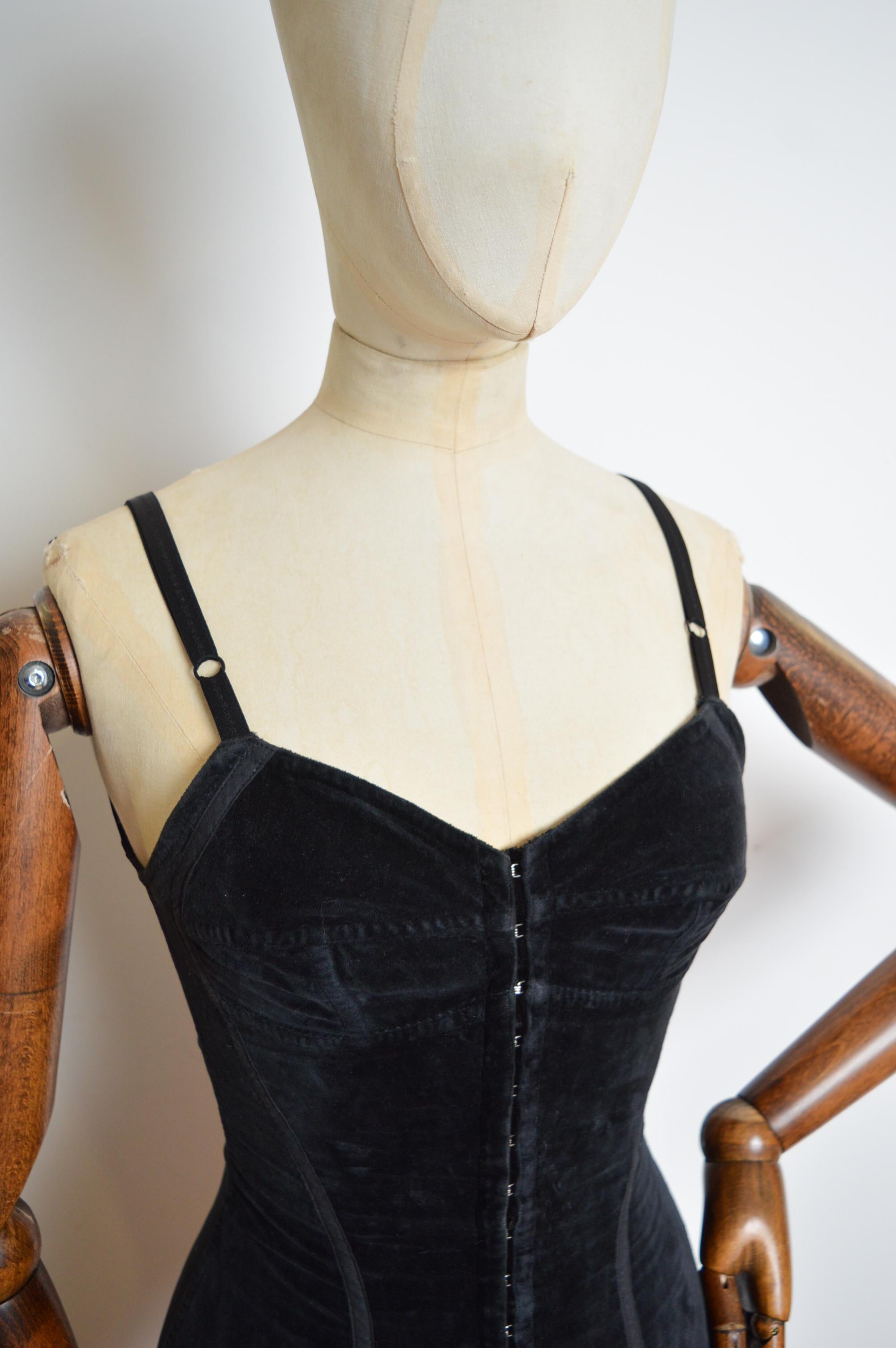 S/S 1992 Dolce & Gabbana Black Velvet Lingerie Runway Corset Bodysuit For Sale 3