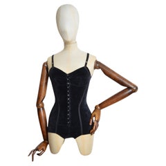 S/S 1992 Dolce & Gabbana Lencería de Terciopelo Negro Corsé de Pasarela Body