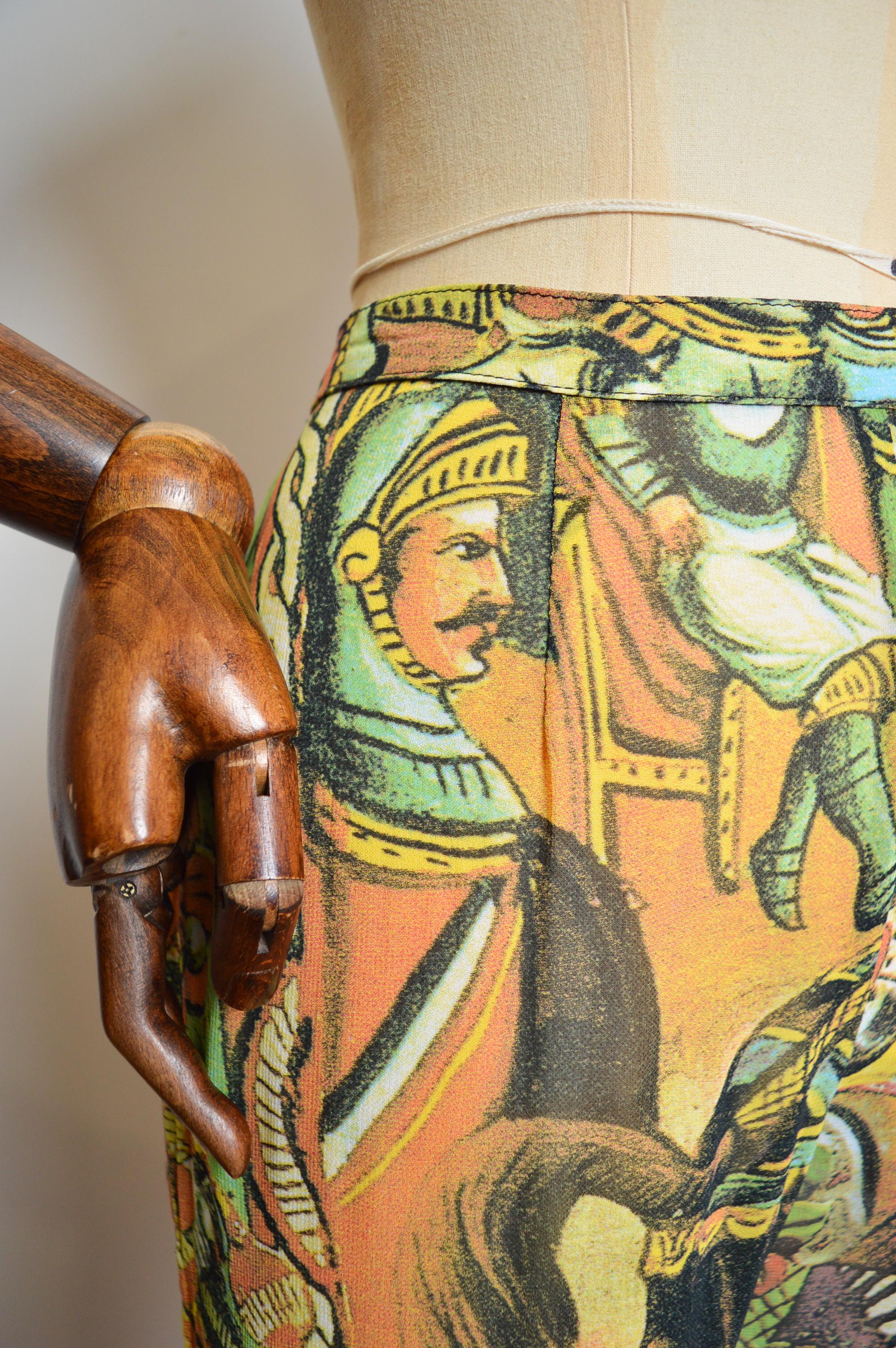 Marrone P/E 1992 Dolce & Gabbana - Pantaloni 3/4 con motivi colorati e nappe in vendita