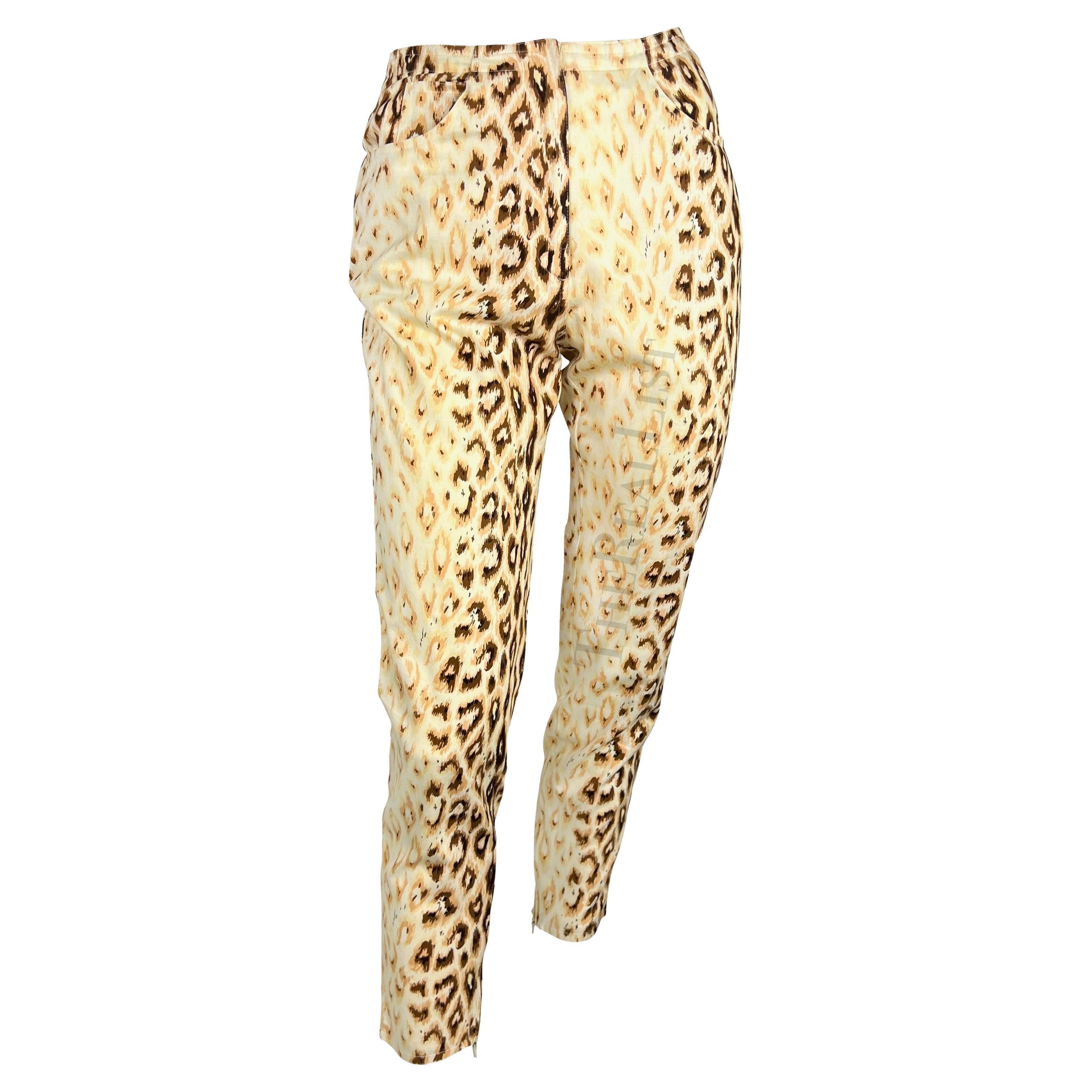 P/E 1992 Dolce & Gabbana Creme Leopard Print Cropped Biker Jacket Pant Set in vendita 6