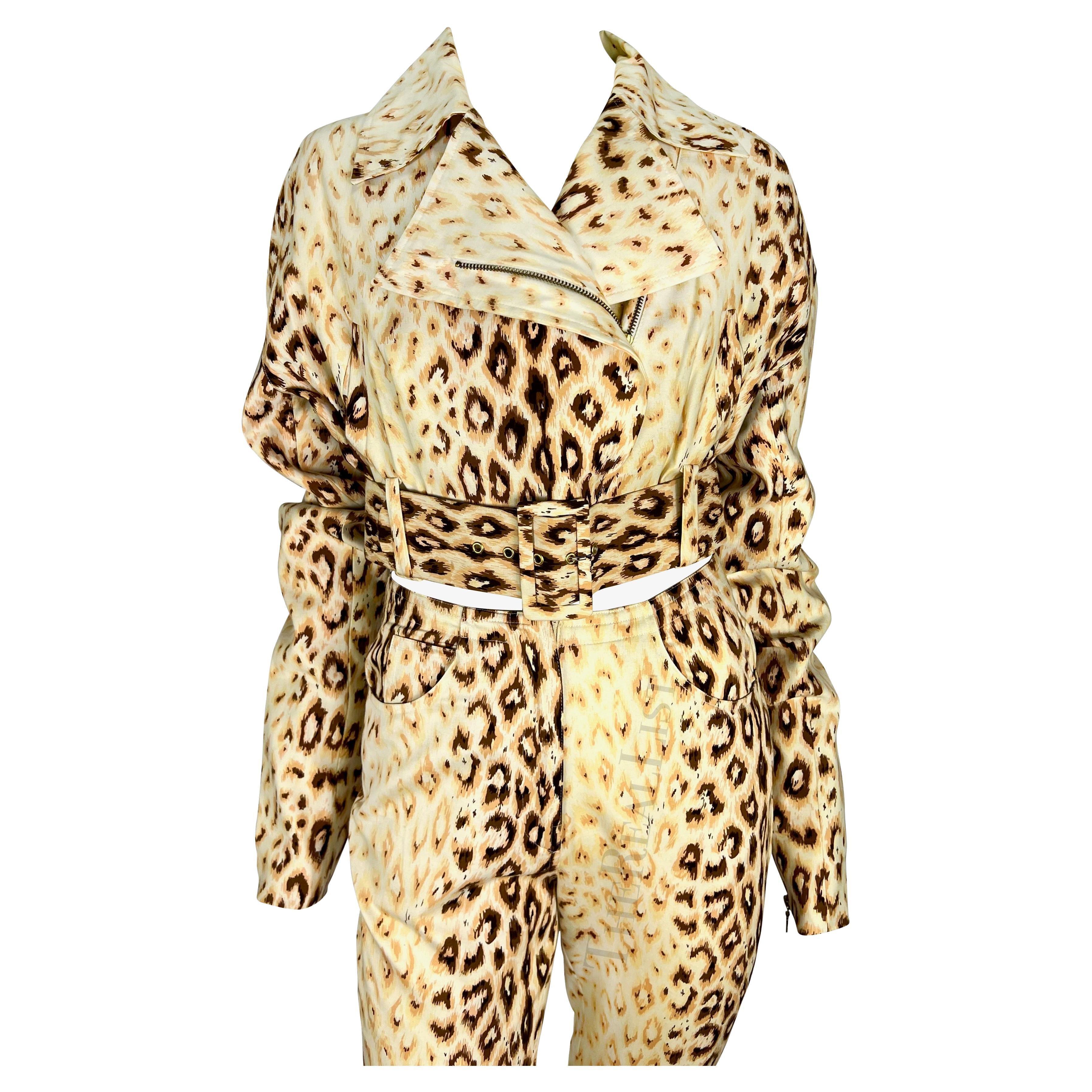 P/E 1992 Dolce & Gabbana Creme Leopard Print Cropped Biker Jacket Pant Set in vendita 1