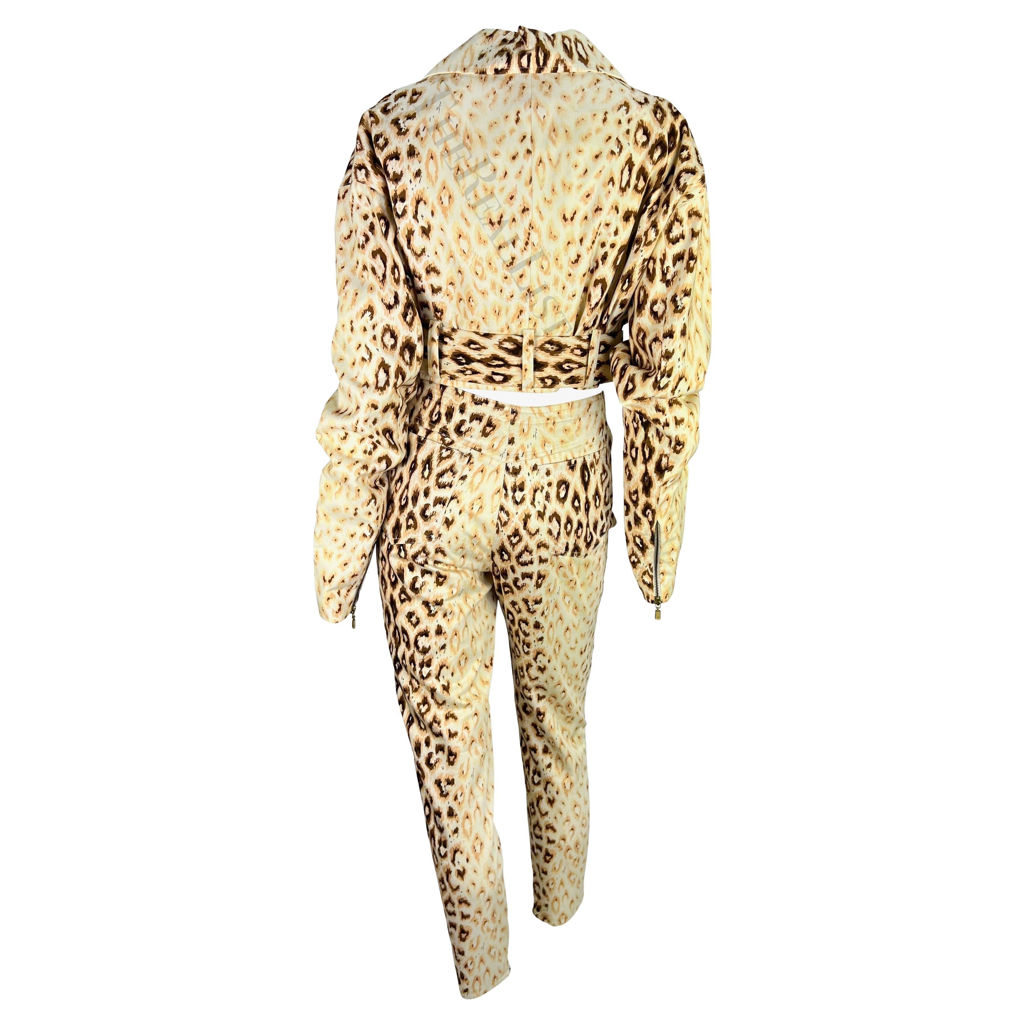 P/E 1992 Dolce & Gabbana Creme Leopard Print Cropped Biker Jacket Pant Set in vendita 4