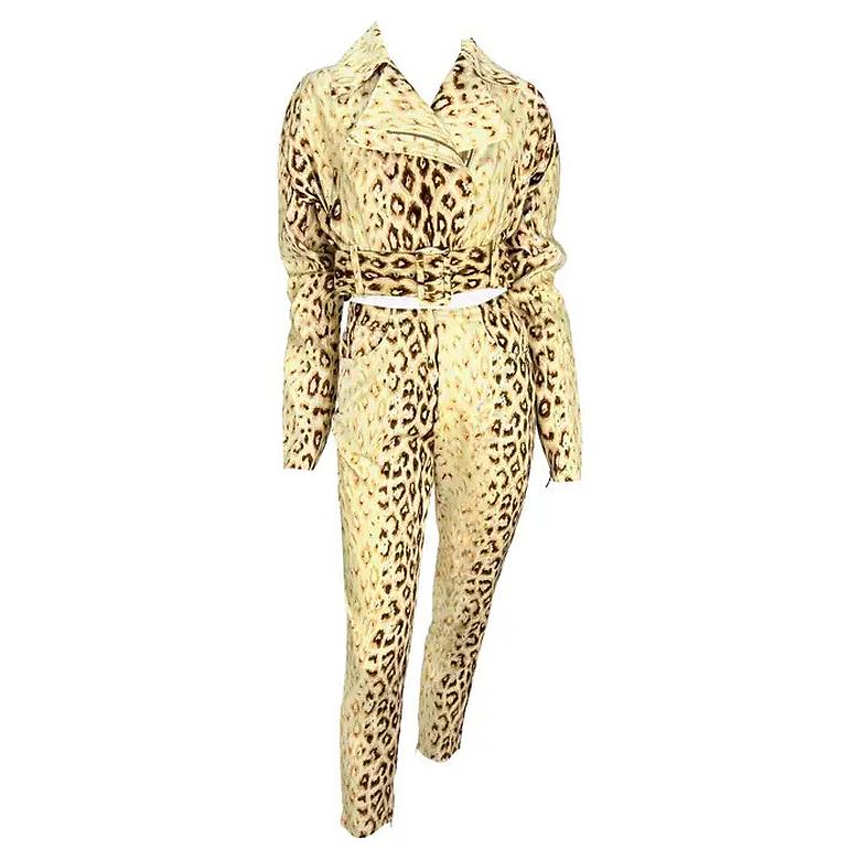F/S 1992 Dolce & Gabbana Cremefarbenes Set aus Cropped Biker Jacke und Hose mit Leopardenmuster