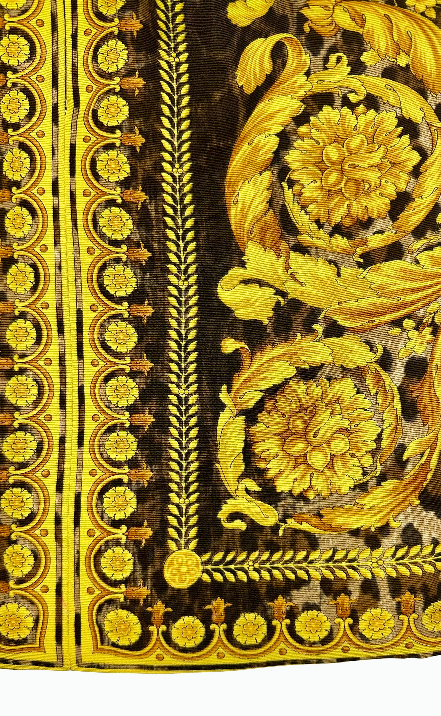 S/S 1992 Gianni Versace Minifalda lápiz con estampado animal barroco en Excelente estado para la venta en West Hollywood, CA