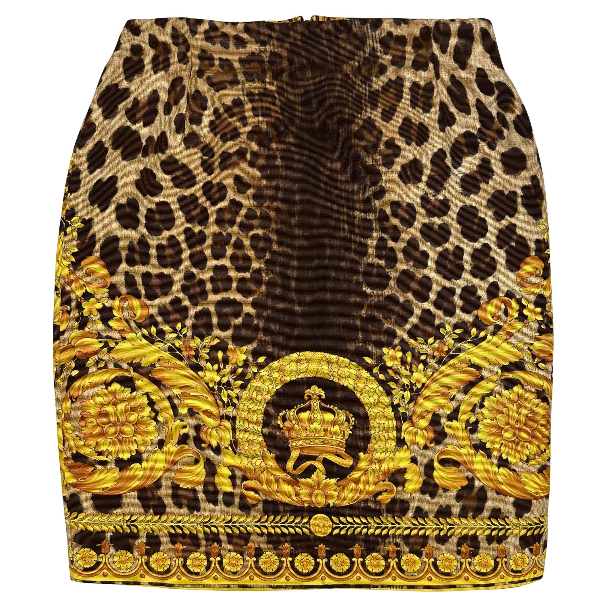 S/S 1992 Gianni Versace Minifalda lápiz con estampado animal barroco en venta