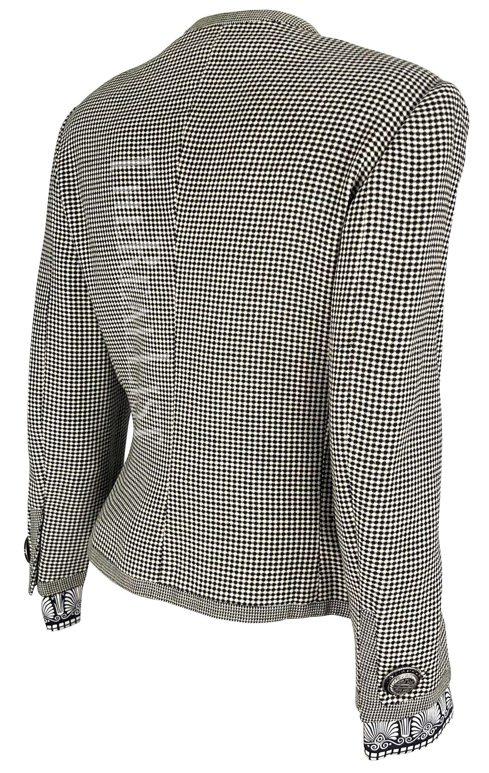 S.S. White 1992 Gianni Versace Giacca barocca con strass a scacchi neri e bianchi in vendita 1