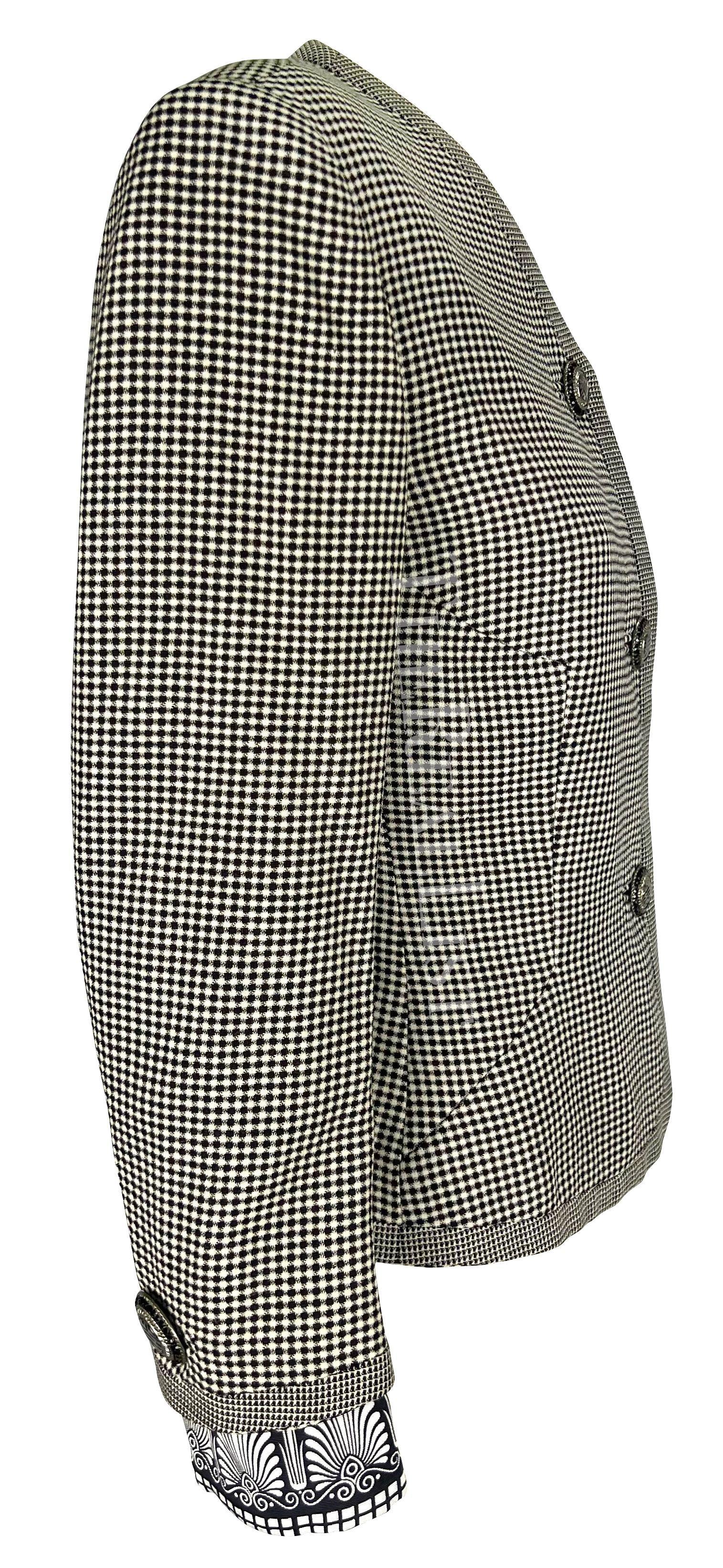 S.S. White 1992 Gianni Versace Giacca barocca con strass a scacchi neri e bianchi in vendita 2