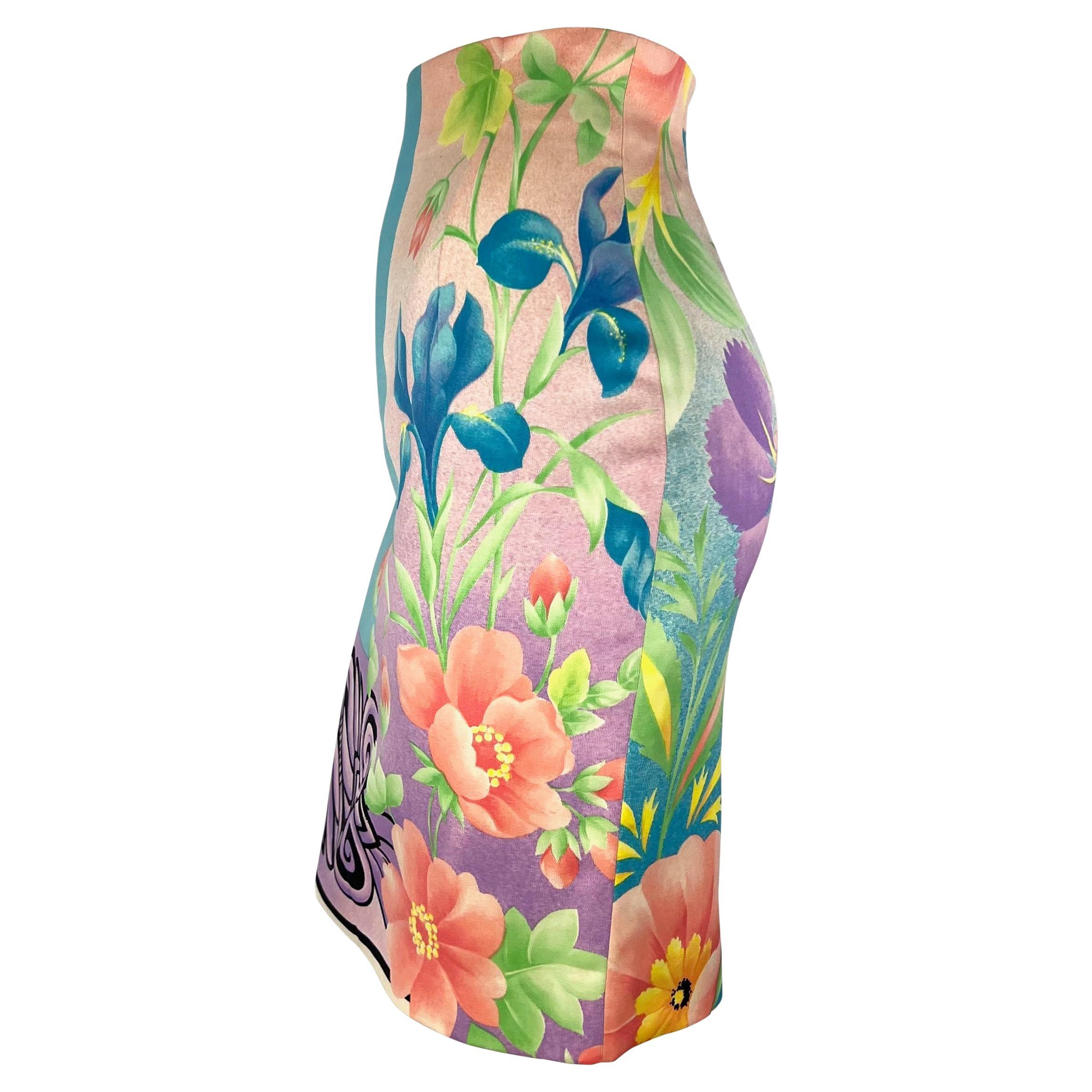 S/S 1992 Gianni Versace Couture Pastel Floral Mask Print Blue Pencil Skirt In Good Condition For Sale In West Hollywood, CA