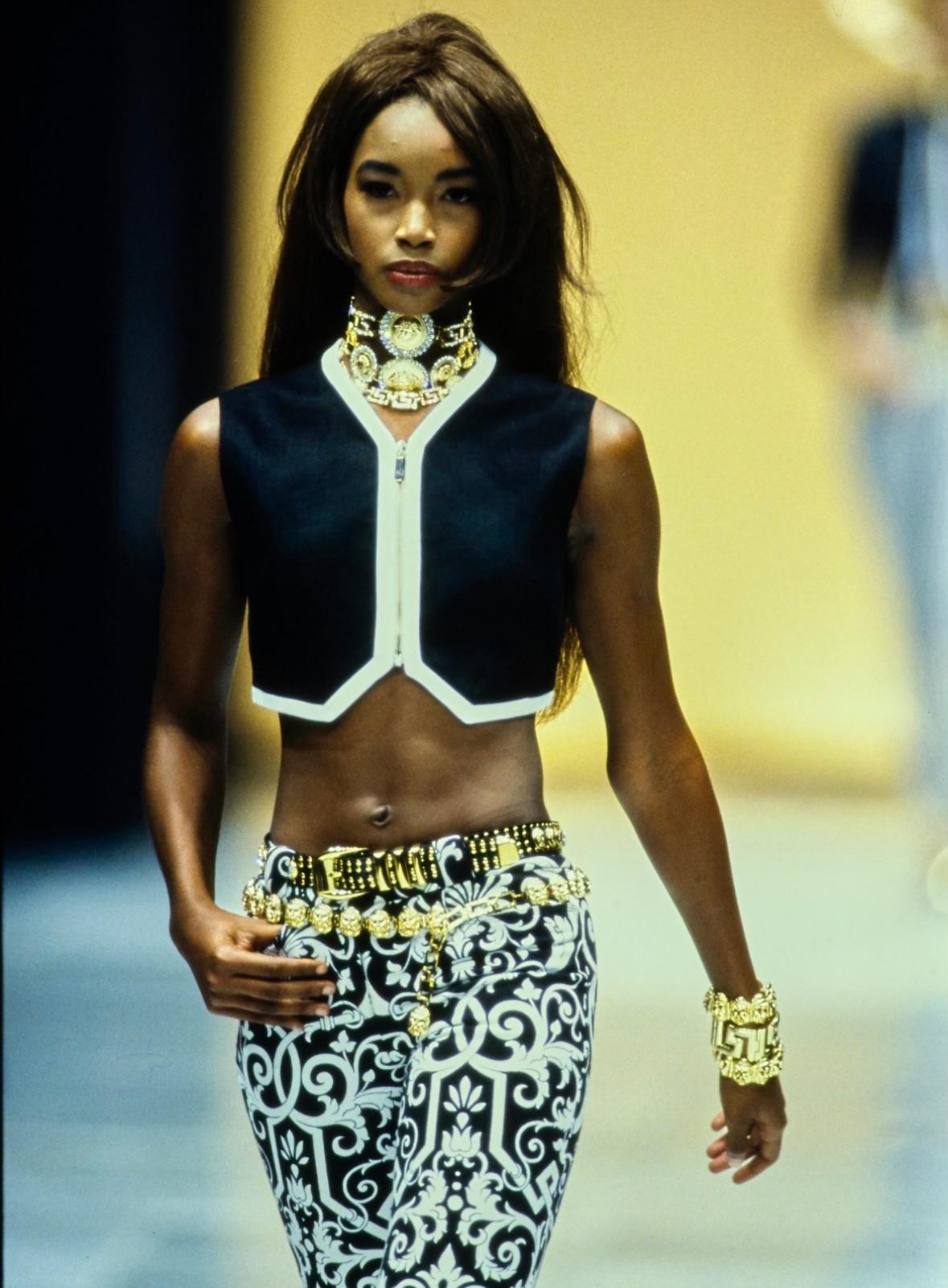 S/S 1992 Gianni Versace Gold Tone Roman Mask Chain Belt  For Sale 1