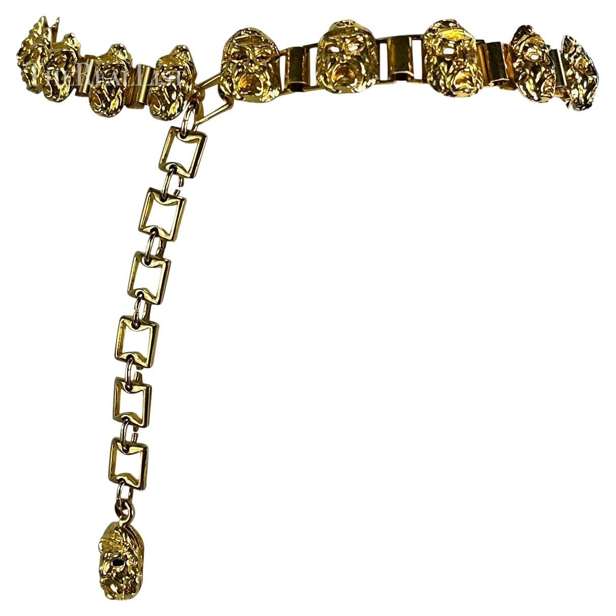 S/S 1992 Gianni Versace Chaîne de ceinture en or avec masque romain  en vente 4