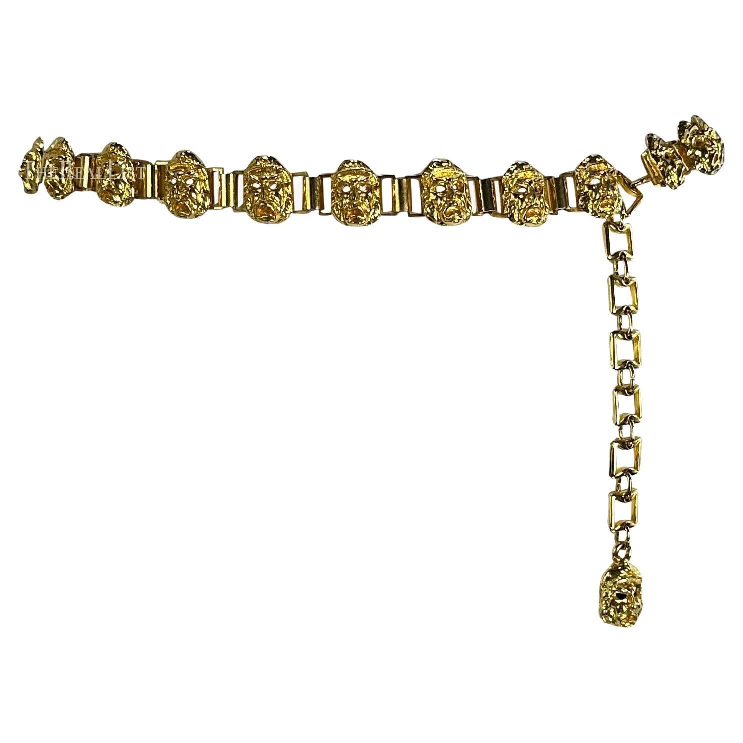 S/S 1992 Gianni Versace Chaîne de ceinture en or avec masque romain  en vente