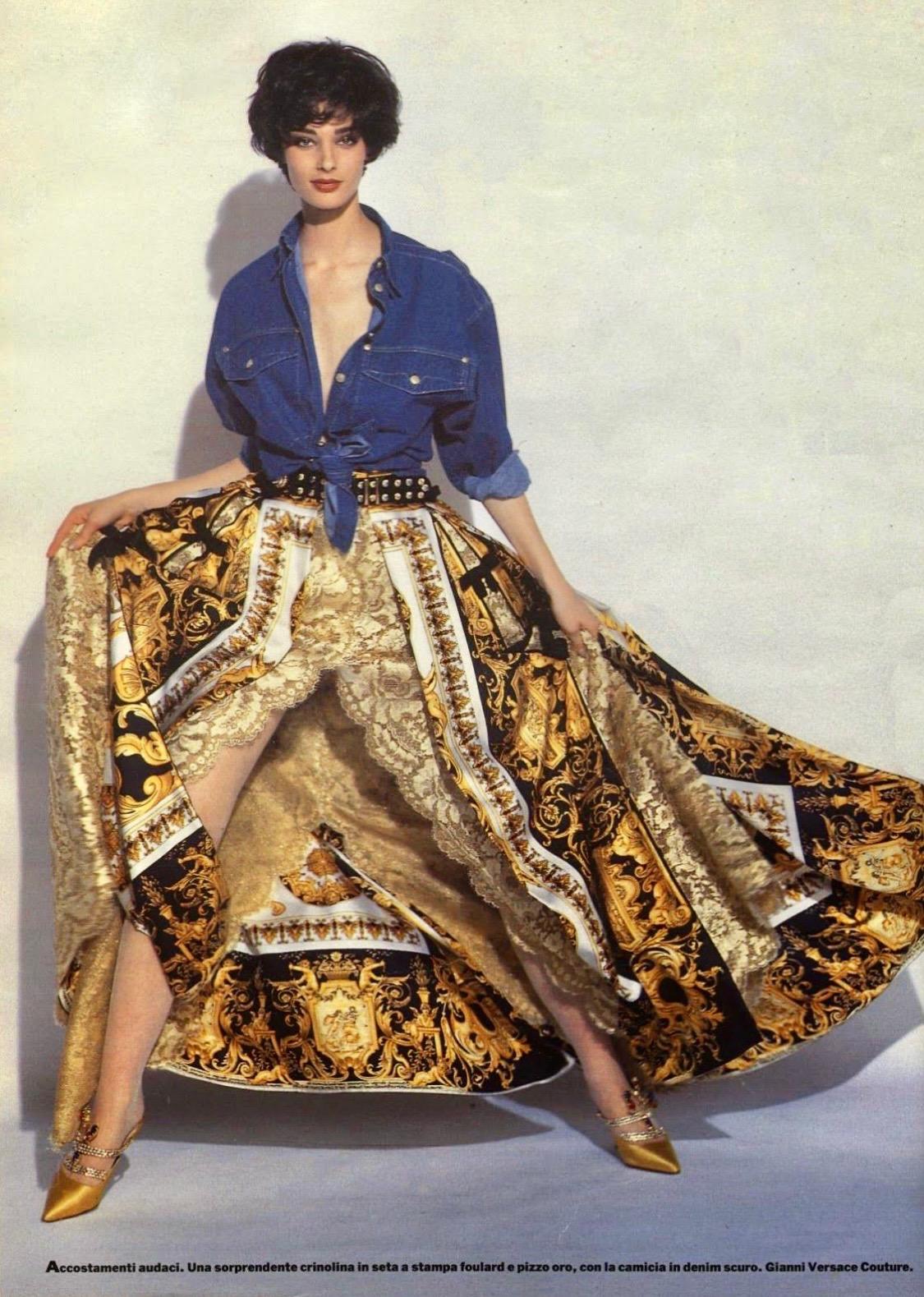 F/S 1992 Gianni Versace Laufsteg Ad Gold Medusa Blaues Jean Denim Button Down Top mit Knopfleiste im Angebot 5