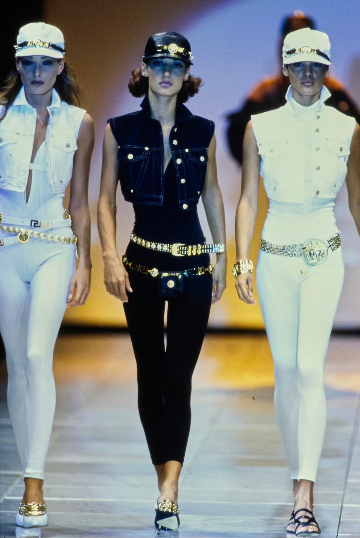 Women's S/S 1992 Gianni Versace Runway Gold Tone Medusa Medallion Chain Belt For Sale