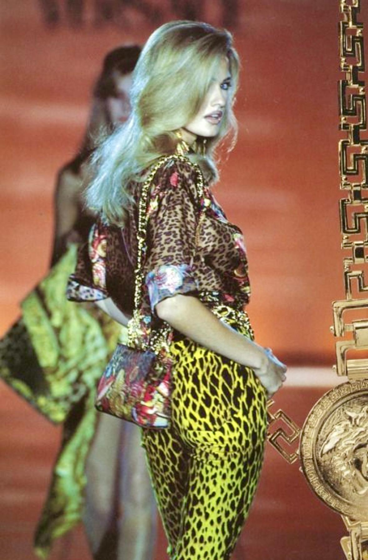Presenting a truly incredible sea motif Gianni Versace shoulder bag, designed by Gianni Versace. From the Spring/Summer 1992 collection, this bag debuted on the season’s runway as part of look 22, modeled by Karen Mulder. This canvas bag features a