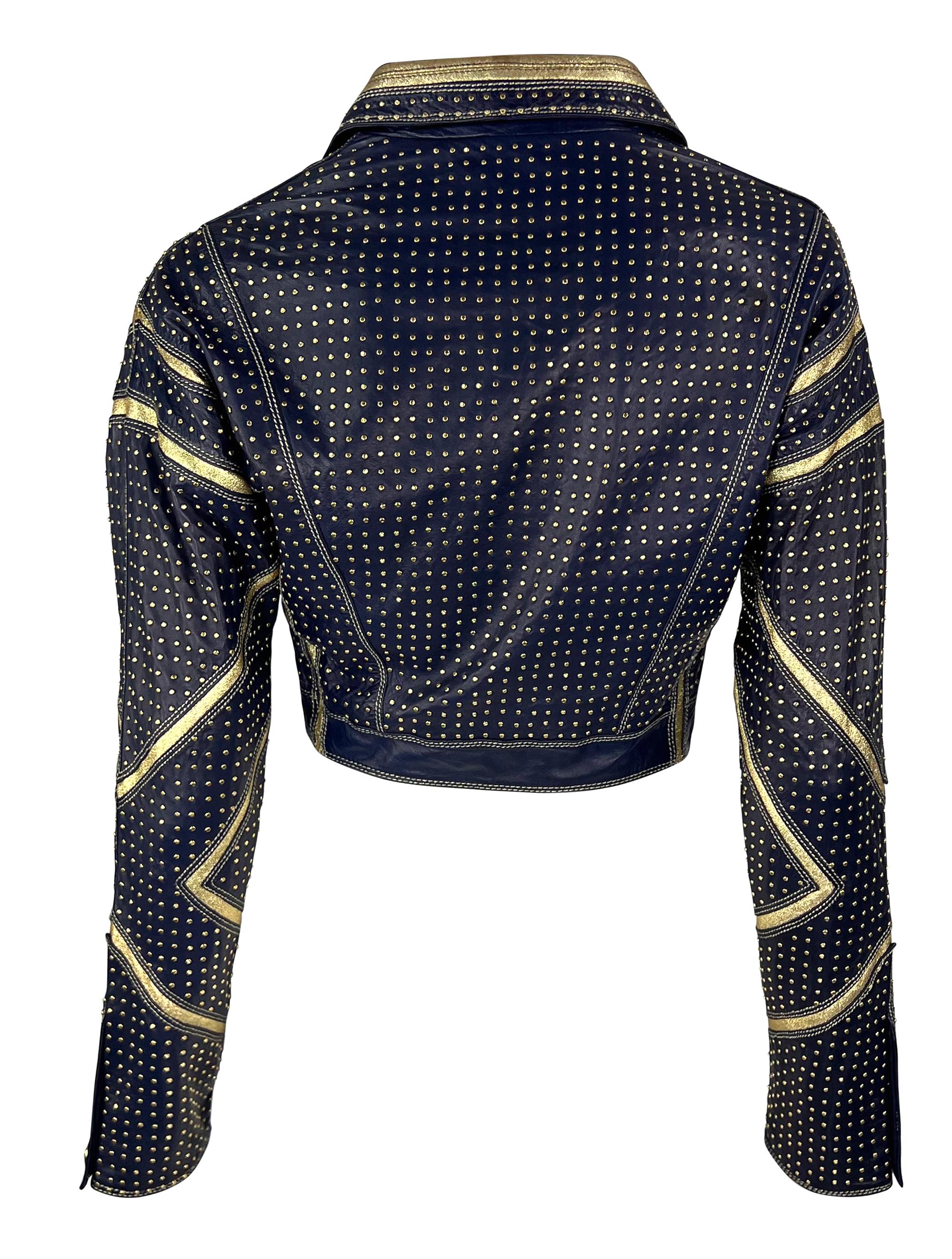 S/S 1992 Gianni Versace Pasarela Chaqueta recortada de piel dorada metalizada con tachuelas en venta 1