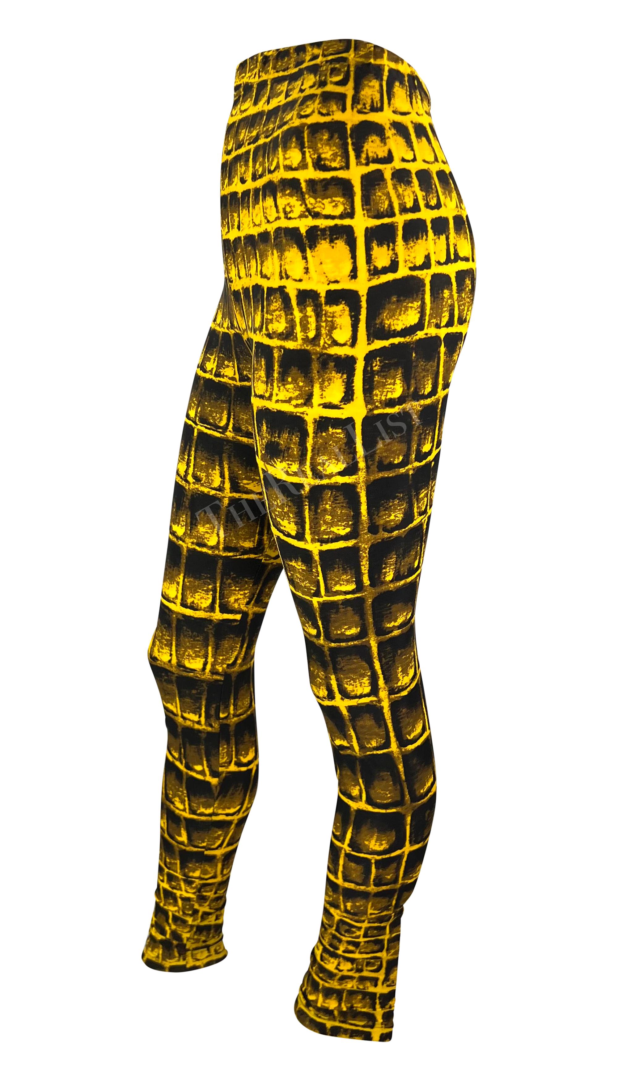S/S 1992 Gianni Versace Runway Yellow Black Crocodile Print Leggings Tights For Sale 3