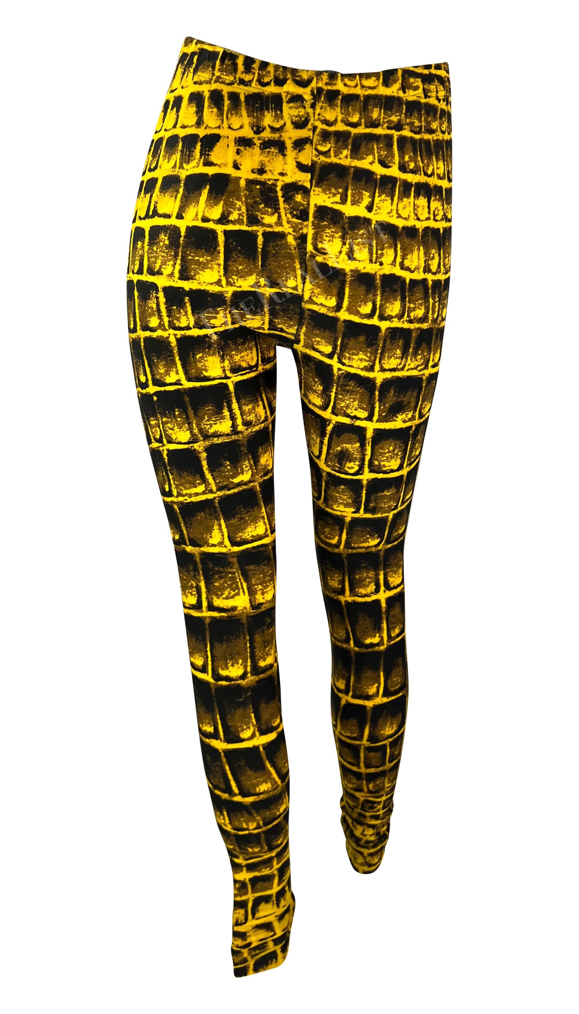 P/E 1992 Gianni Versace - Leggings con stampa coccodrillo giallo e nero - Collant in vendita 3